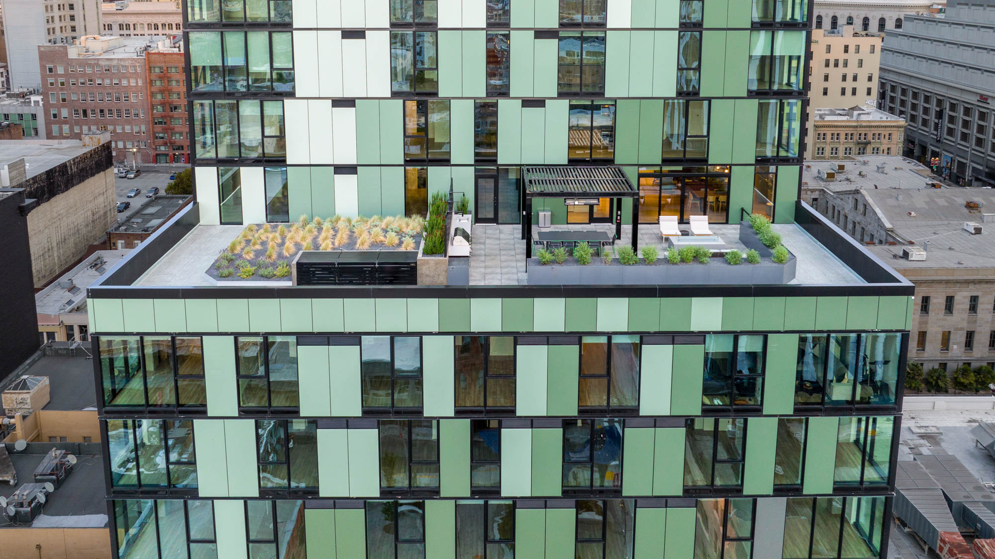 The terrace at The George apartments in San Francisco, CA