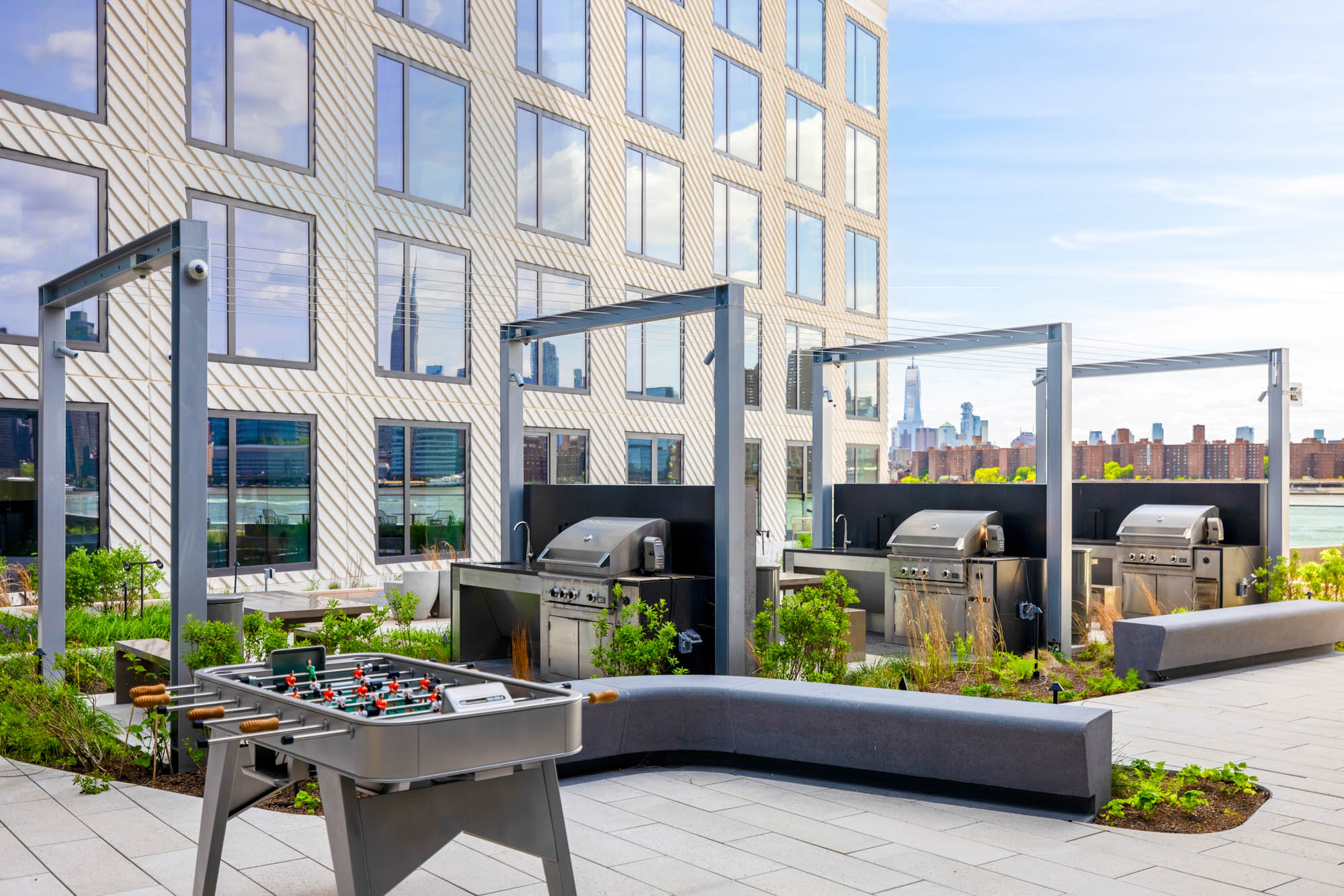 The central terrace at Eagle + West apartments in Greenpoint Landing in Brooklyn, New York.