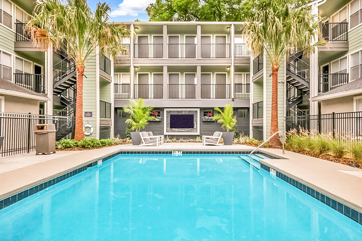 The pool at Brookwood Club apartments in Jacksonville, FL.