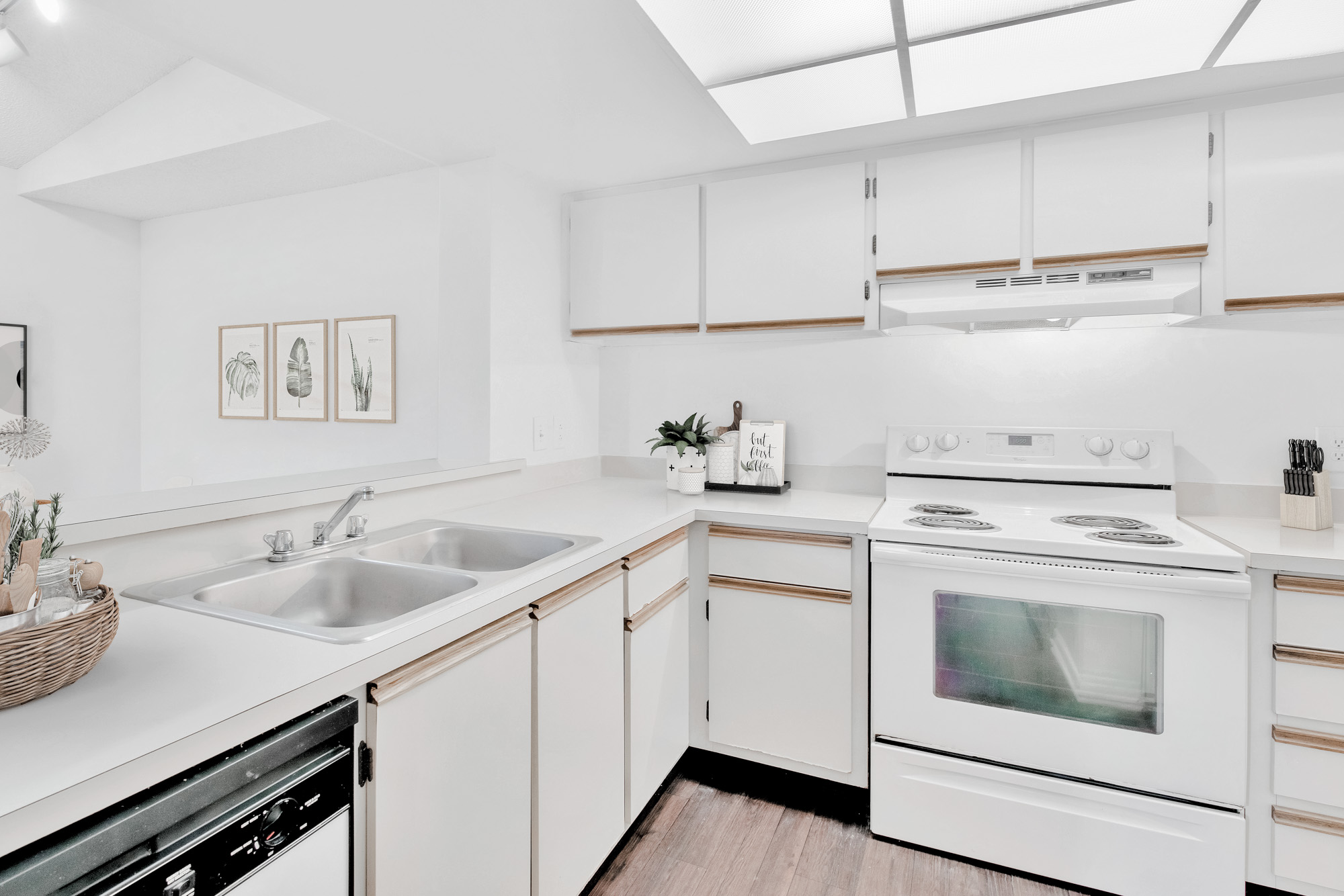 The interior of a kitchen at The Reserve at Ashely Lake apartments.