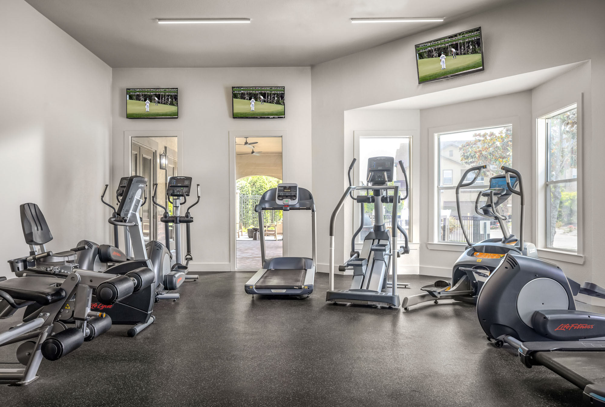 The fitness center at The Villas at Shadow Creek apartments in Houston, TX.