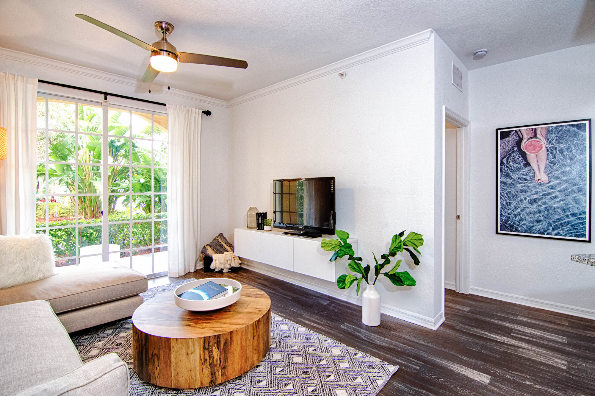 A living room at Solano at Miramar apartments in Miramar, FL.