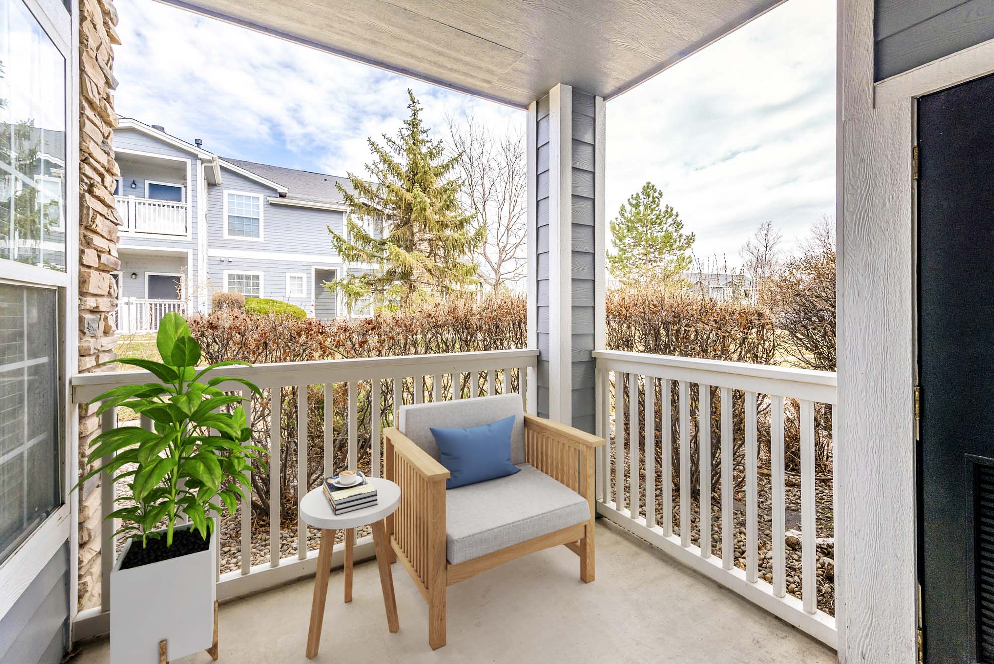 A terrace at Eagle Ridge apartments in Denver, CO.