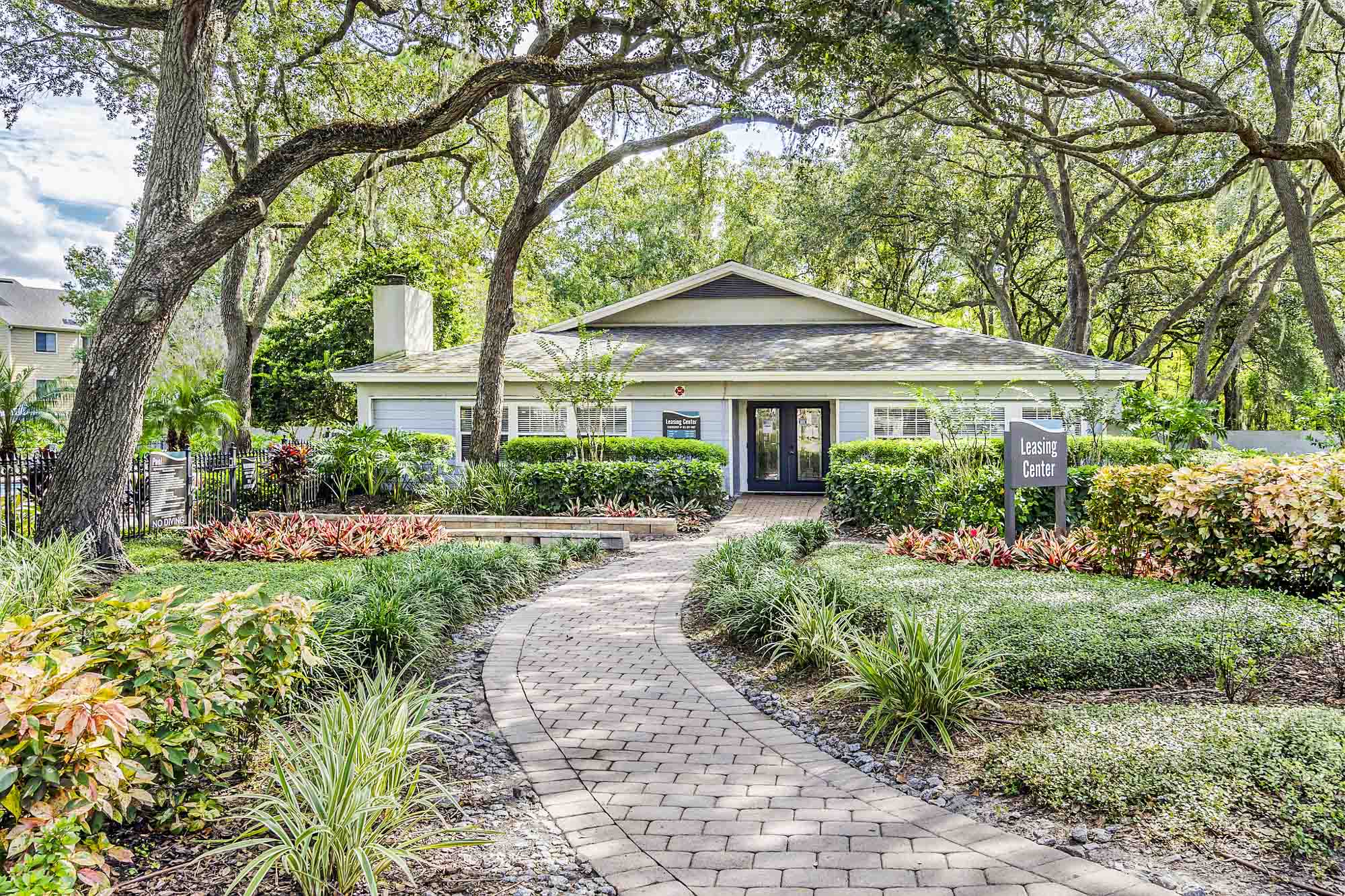 The exterior of the leasing center at Oak Ramble apartments in Tampa, FL.