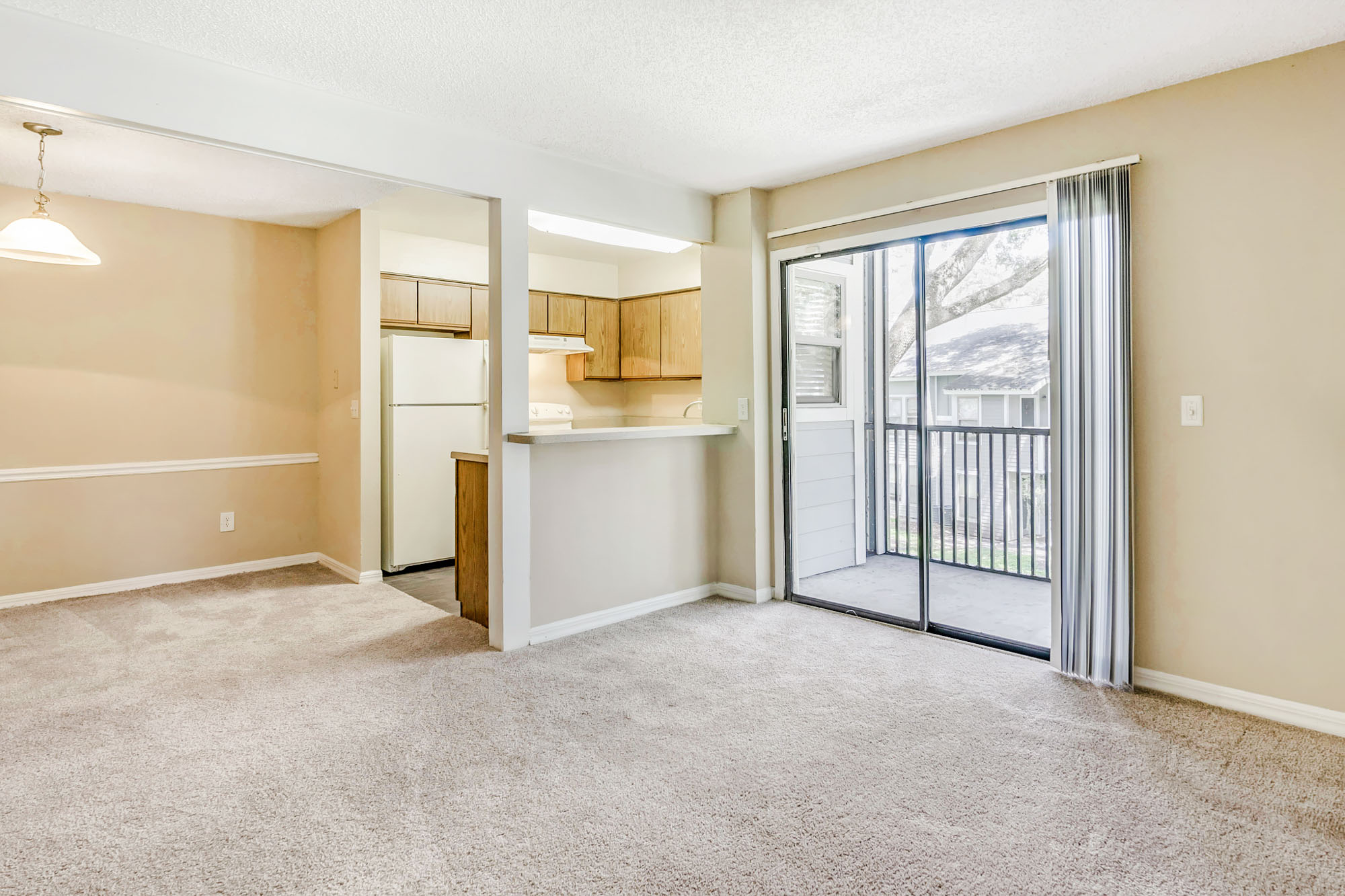 The interior of a living area at Oak Ramble apartments in Tampa, FL.