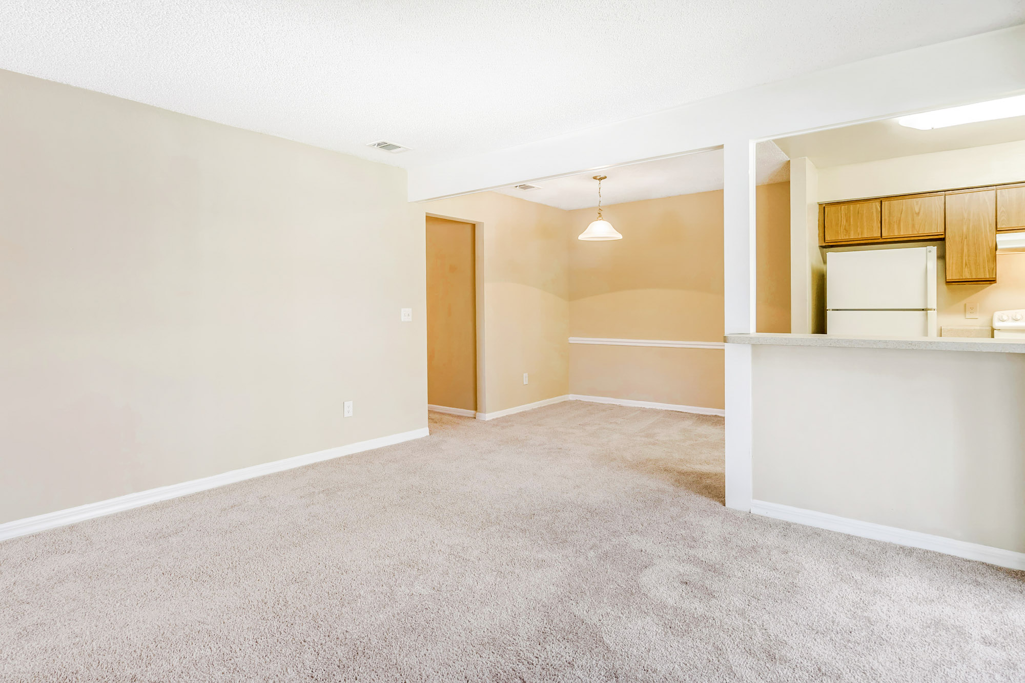 The interior of a living area at Oak Ramble apartments in Tampa, FL.