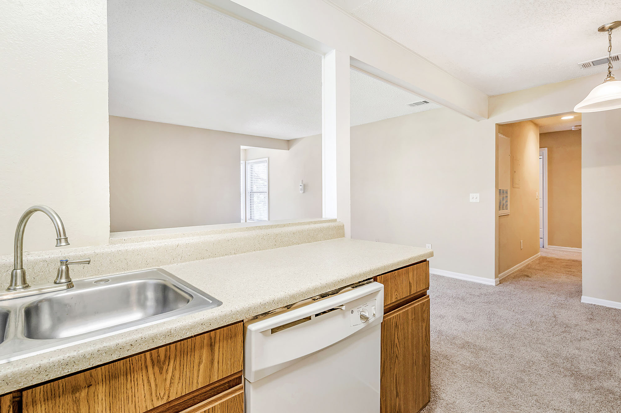 The interior of a kitchen at Oak Ramble apartments in Tampa, FL.