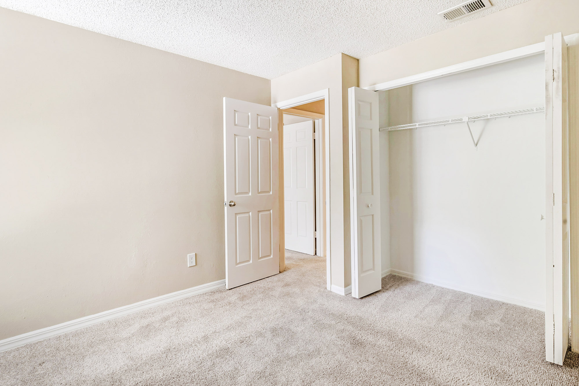 The interior of a bedroom at Oak Ramble apartments in Tampa, FL.