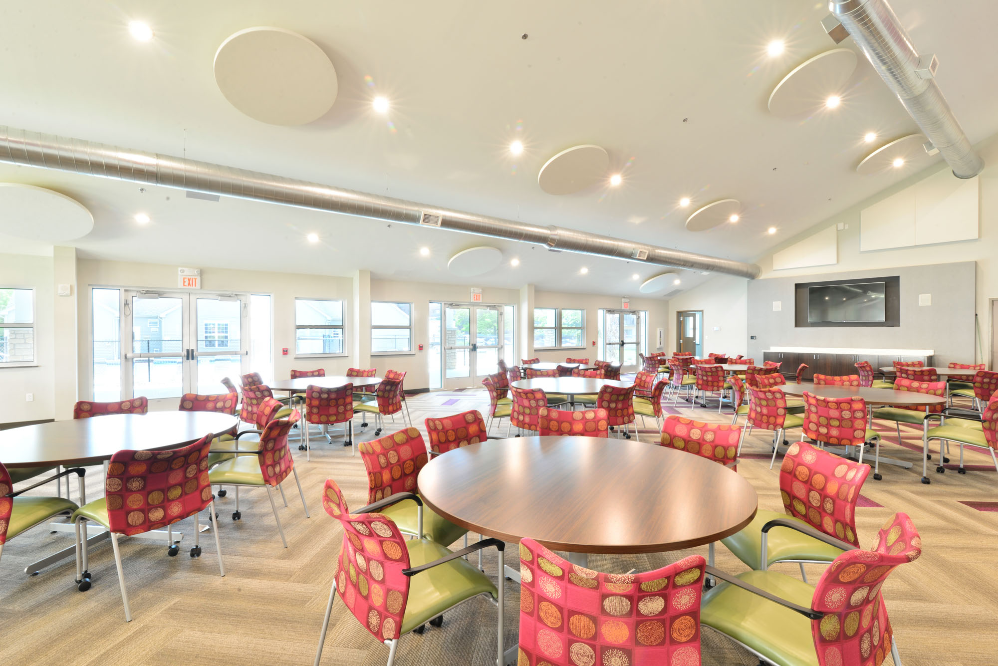 Dining Area at Chestnut Lake apartments in Strongsville, Ohio