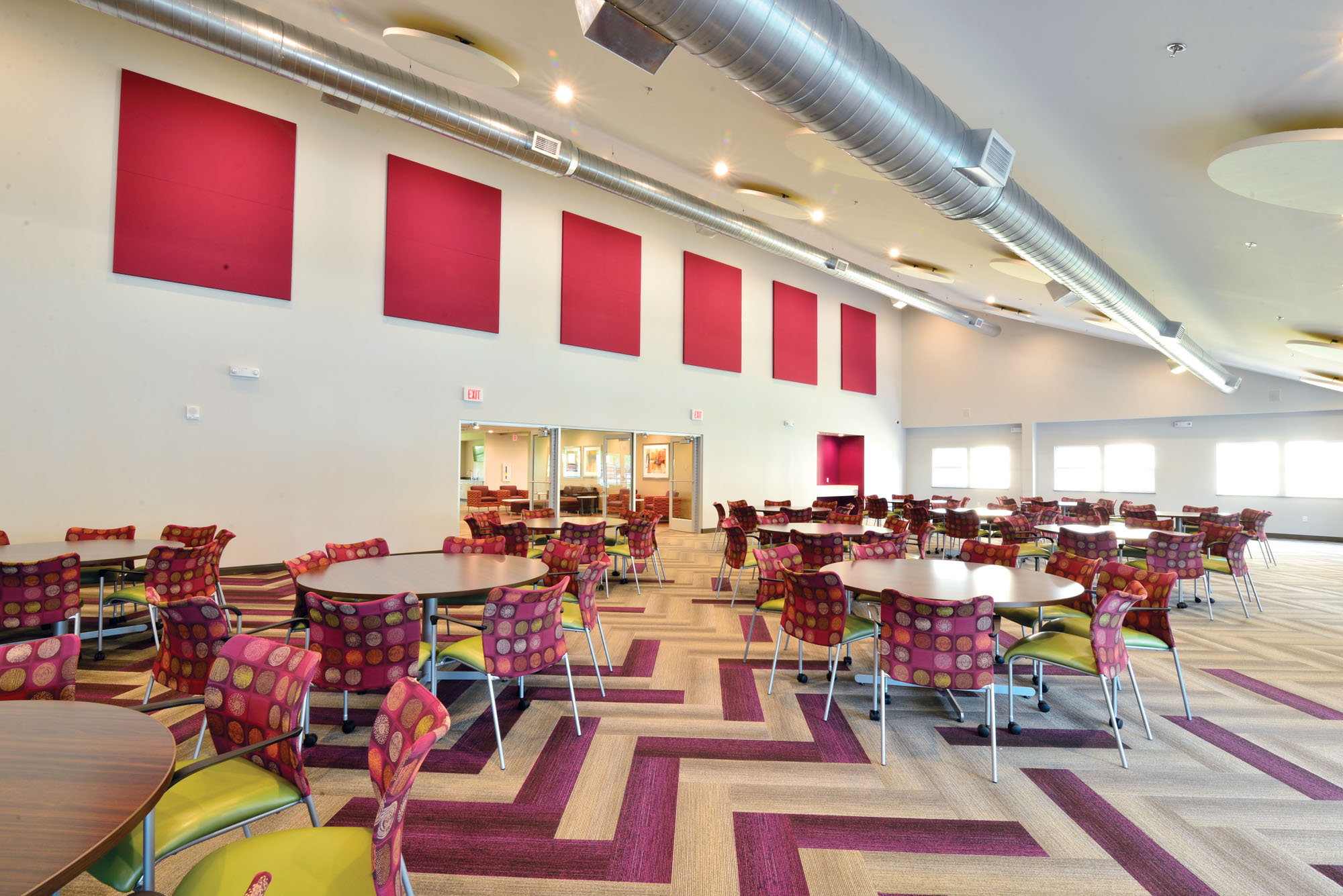 Dining Area at Chestnut Lake apartments in Strongsville, Ohio