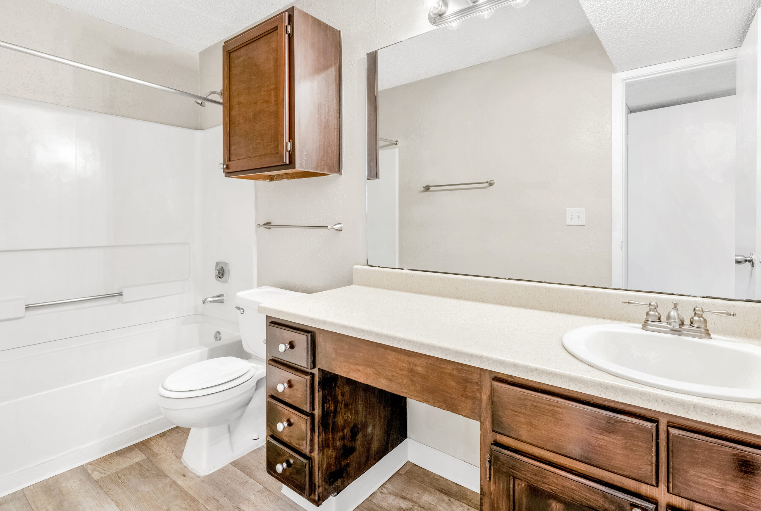 A kitchen at Brookwood Club apartments in Jacksonville, FL.