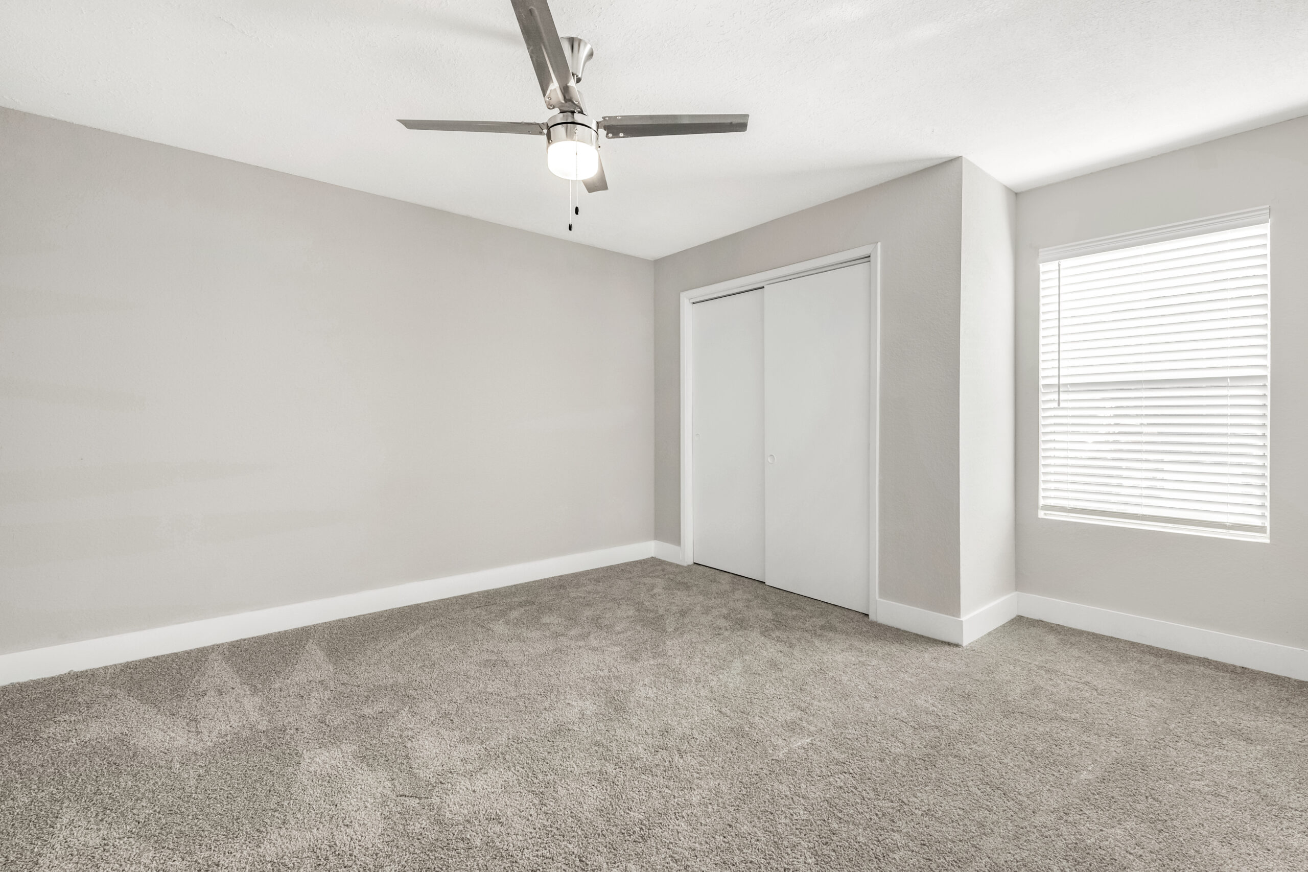 A bedroom at Brookwood Club apartments in Jacksonville, FL.