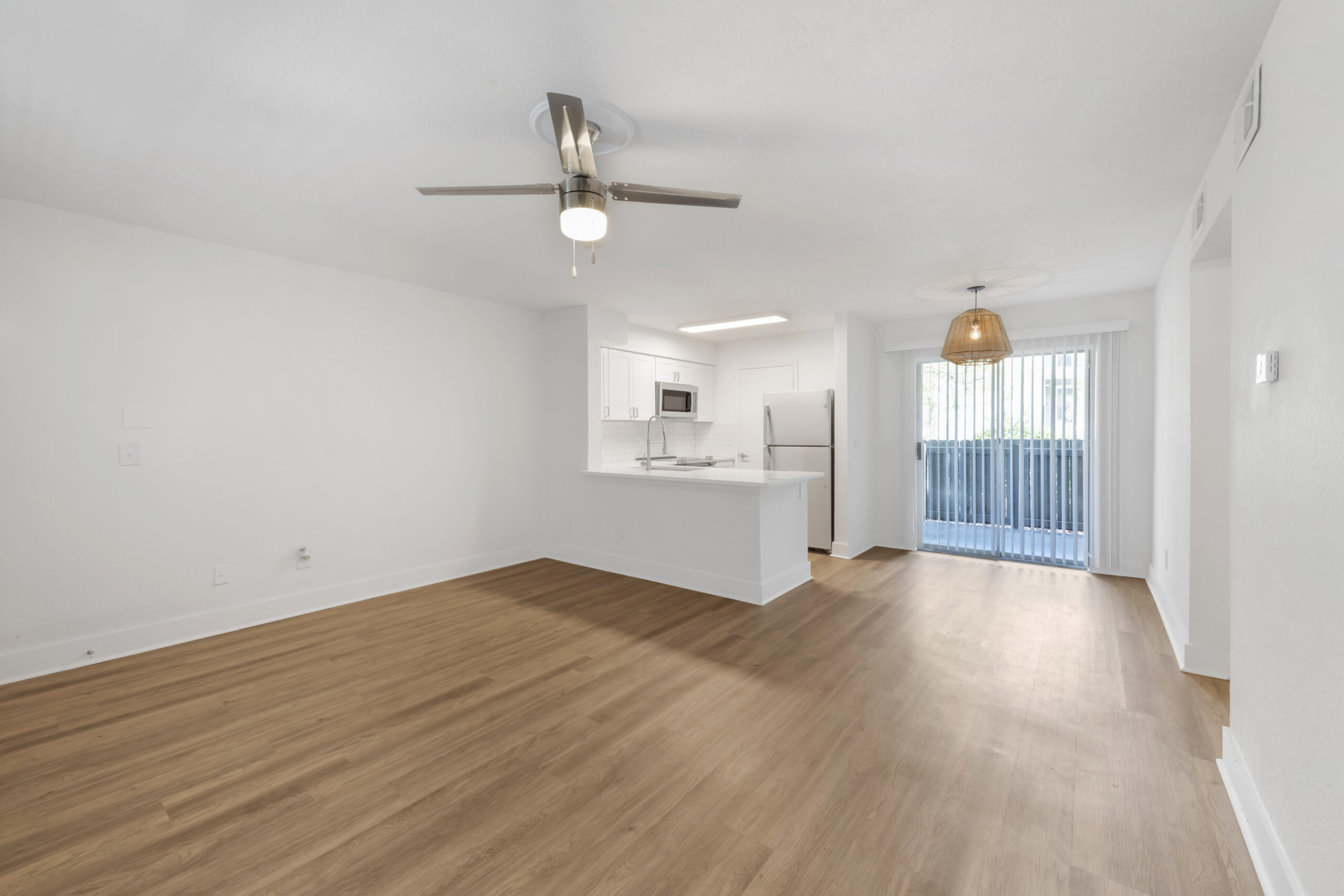 A living space at Brookwood Club apartments in Jacksonville, FL.