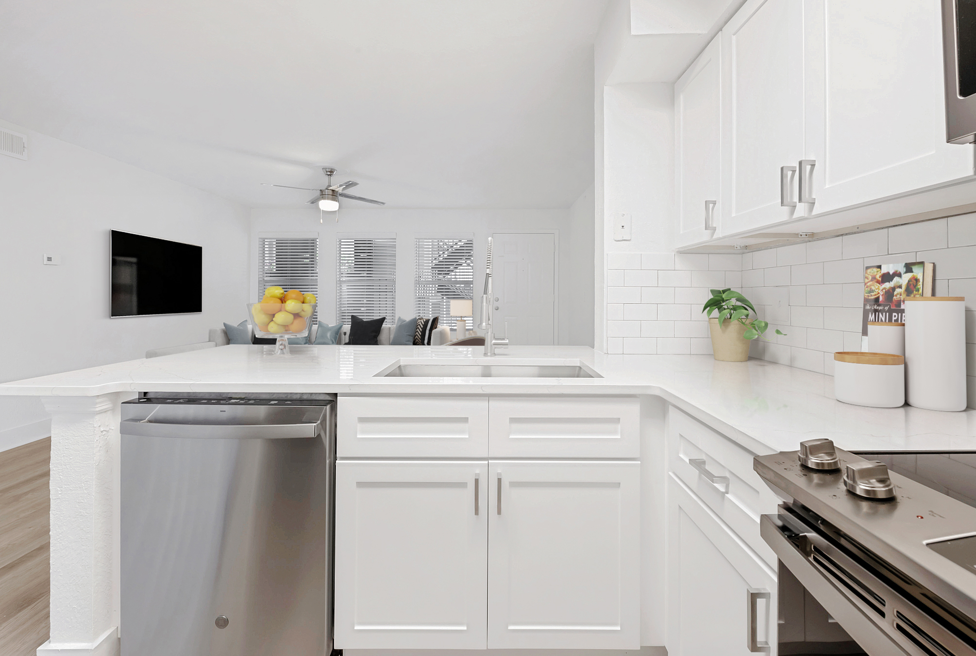 A kitchen at Brookwood Club apartments in Jacksonville, FL.