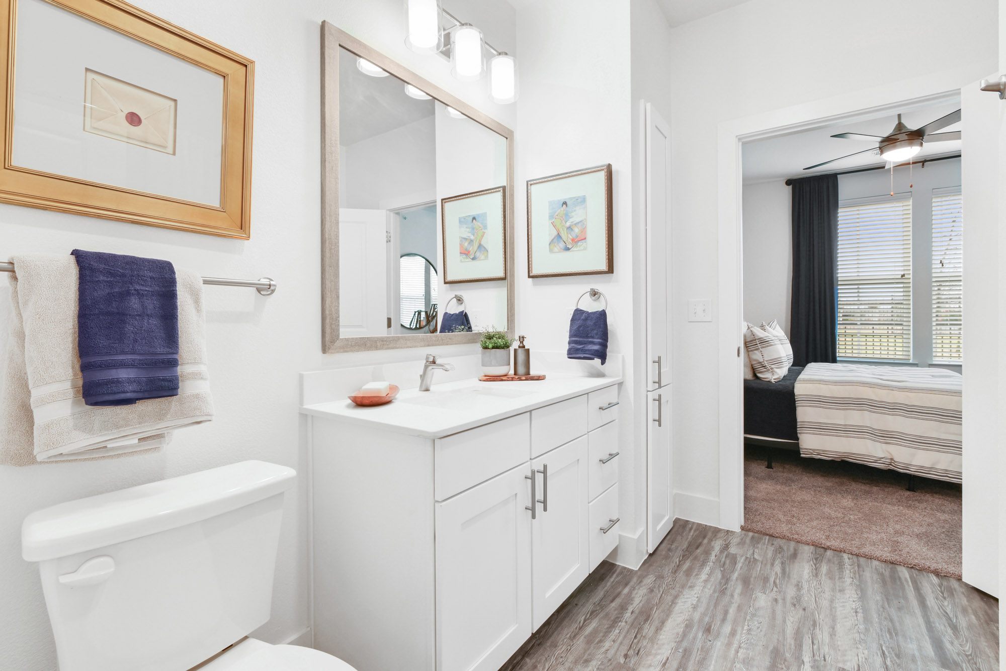 The bathroom of an apartment at Embree Hill in Dallas, TX.