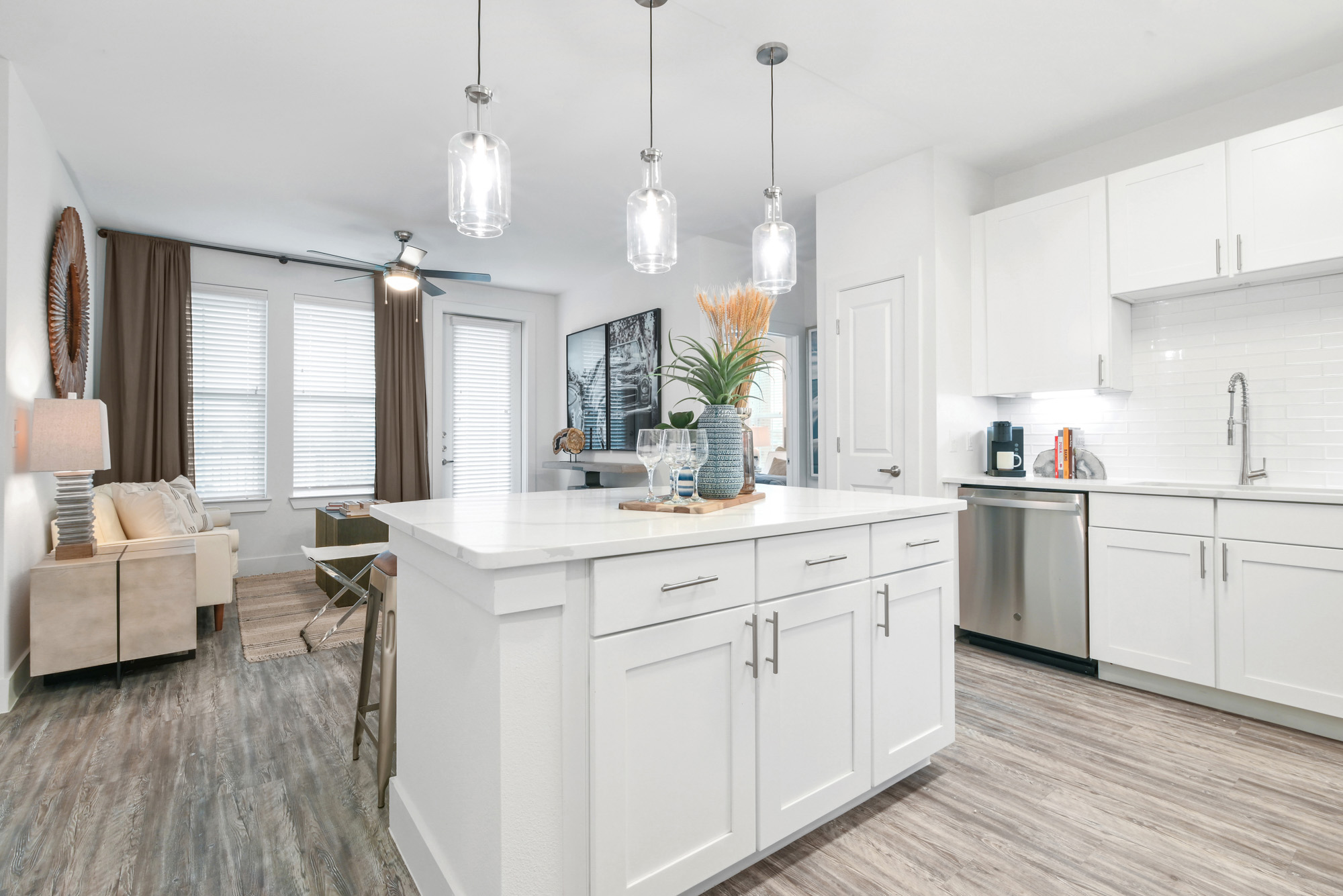 A kitchen at Embree Hill apartments in Dallas, TX