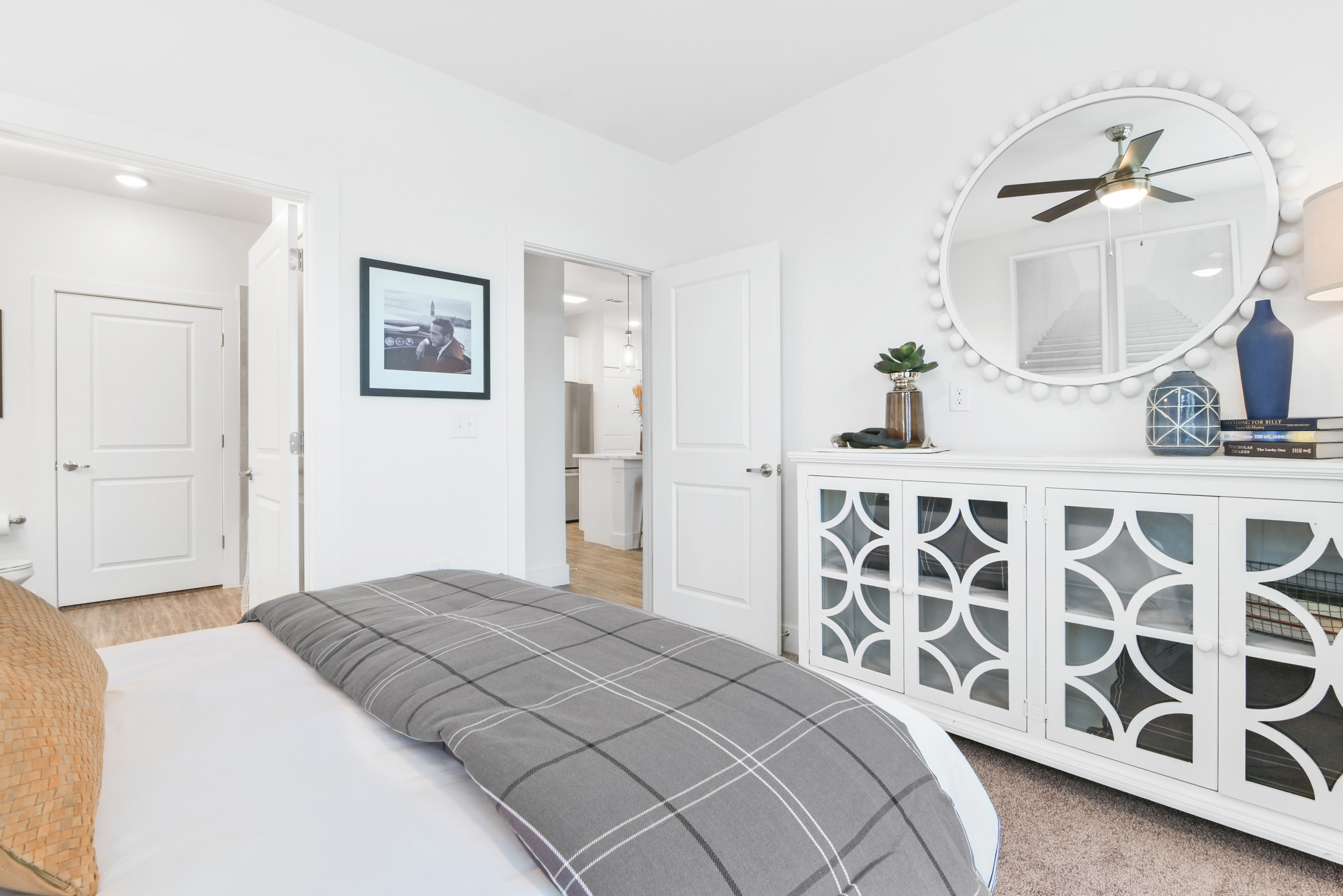 The bedroom of an apartment at Embree Hill in Dallas, TX.