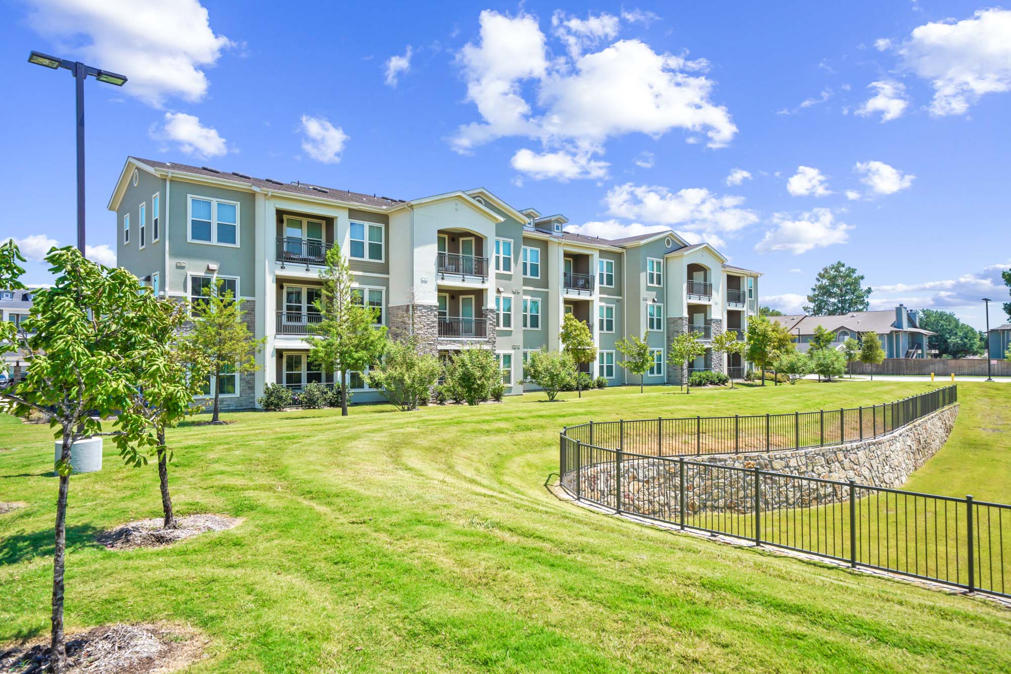 The exterior of an apartment building at Embree Hill in Dallas, TX.