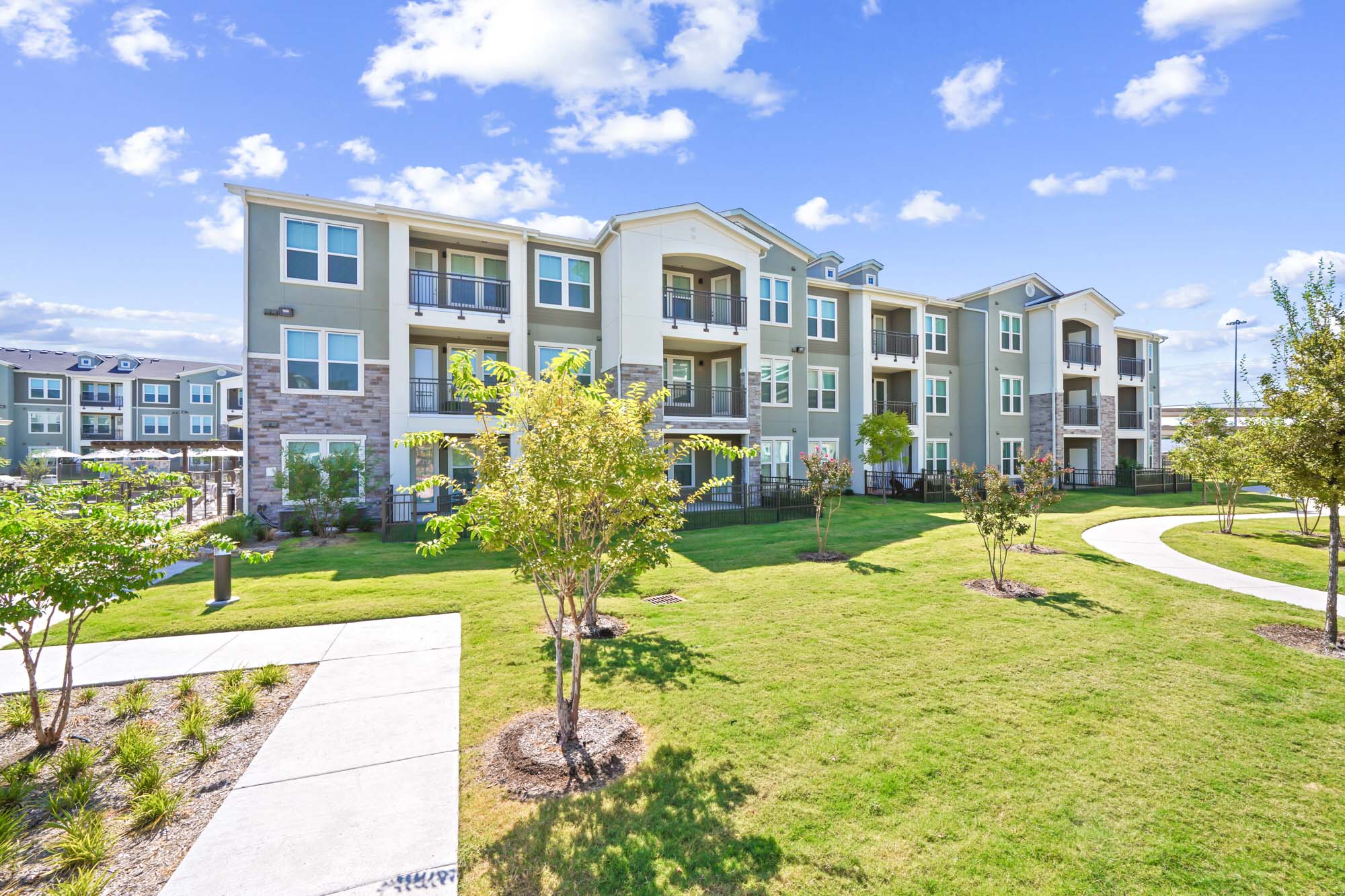 The exterior of an apartment building at Embree Hill in Dallas, TX.