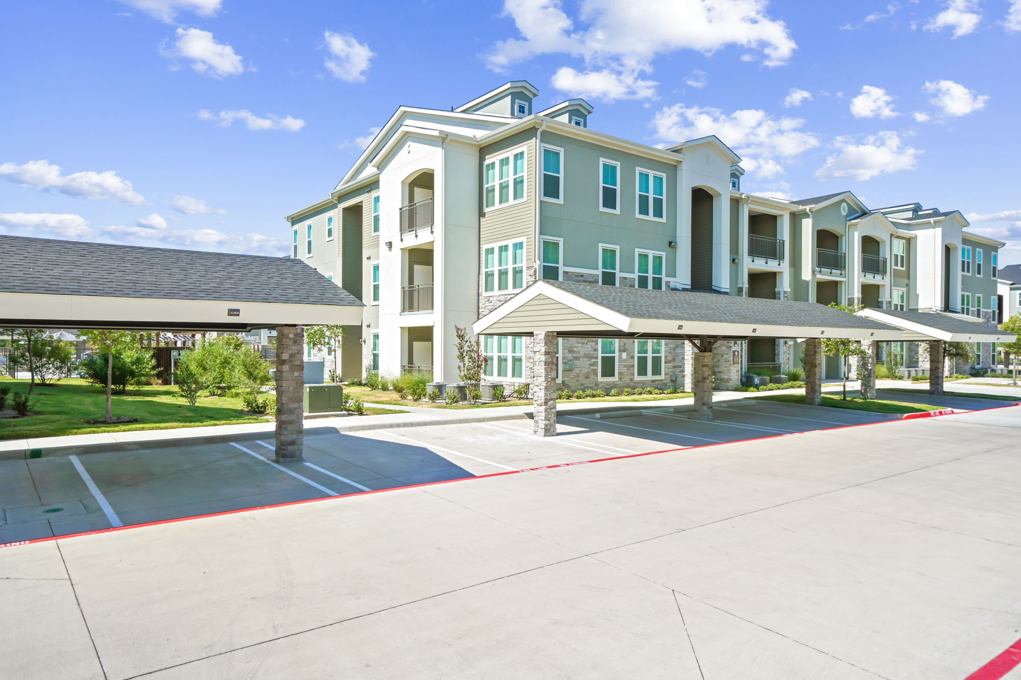 The exterior of an apartment building at Embree Hill in Dallas, TX.