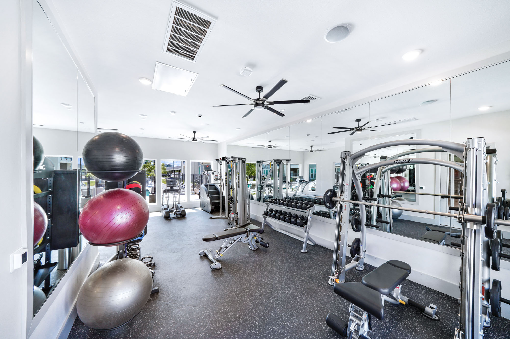 The fitness center at Embree Hill apartments in Dallas, TX.