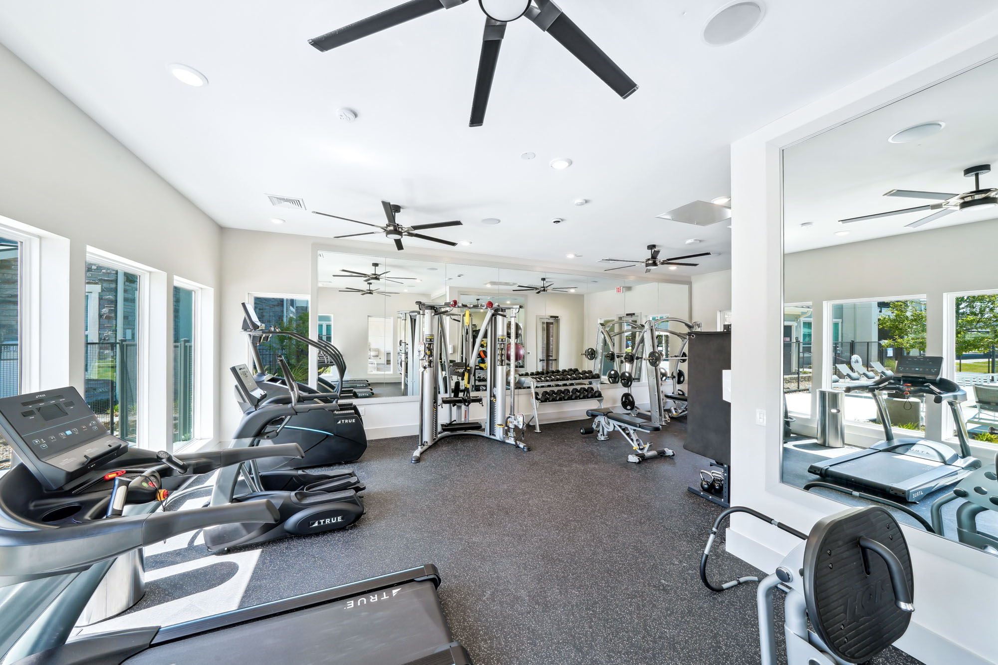 The fitness center at Embree Hill apartments in Dallas, TX.