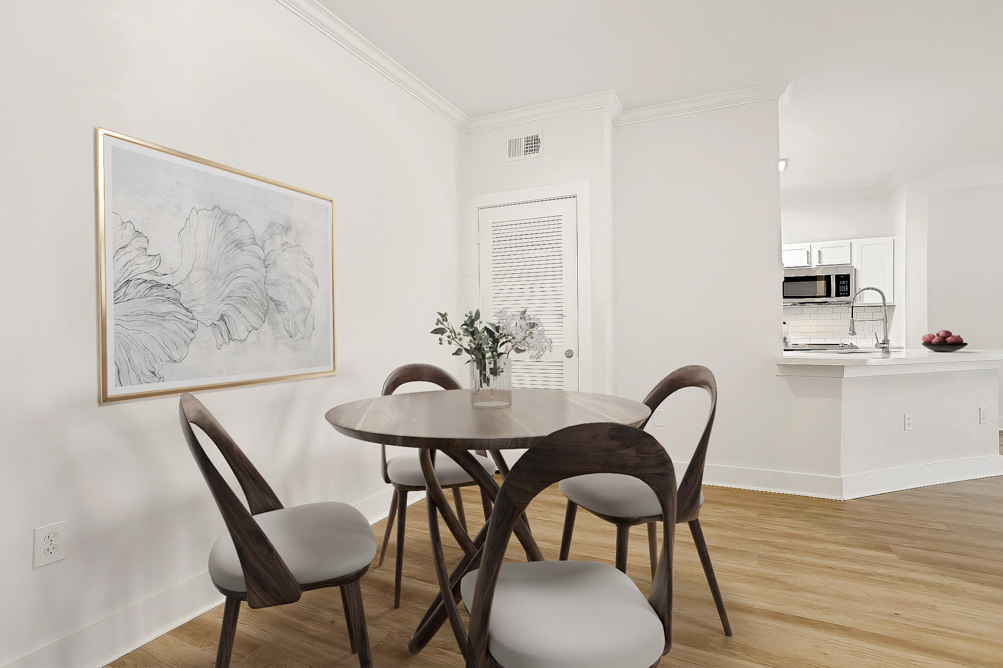 A dining area at The Villas at Shadow Creek apartments in Houston, TX.