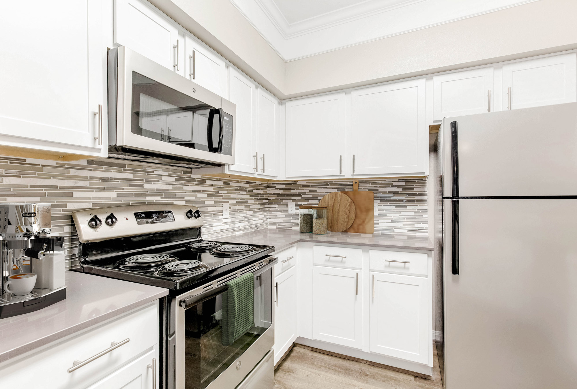 A kitchen at The Villas at Shadow Creek apartments in Houston, TX.