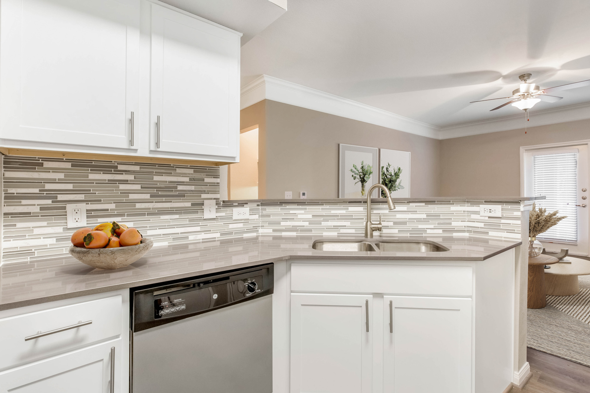 A kitchen at The Villas at Shadow Creek apartments in Houston, TX.