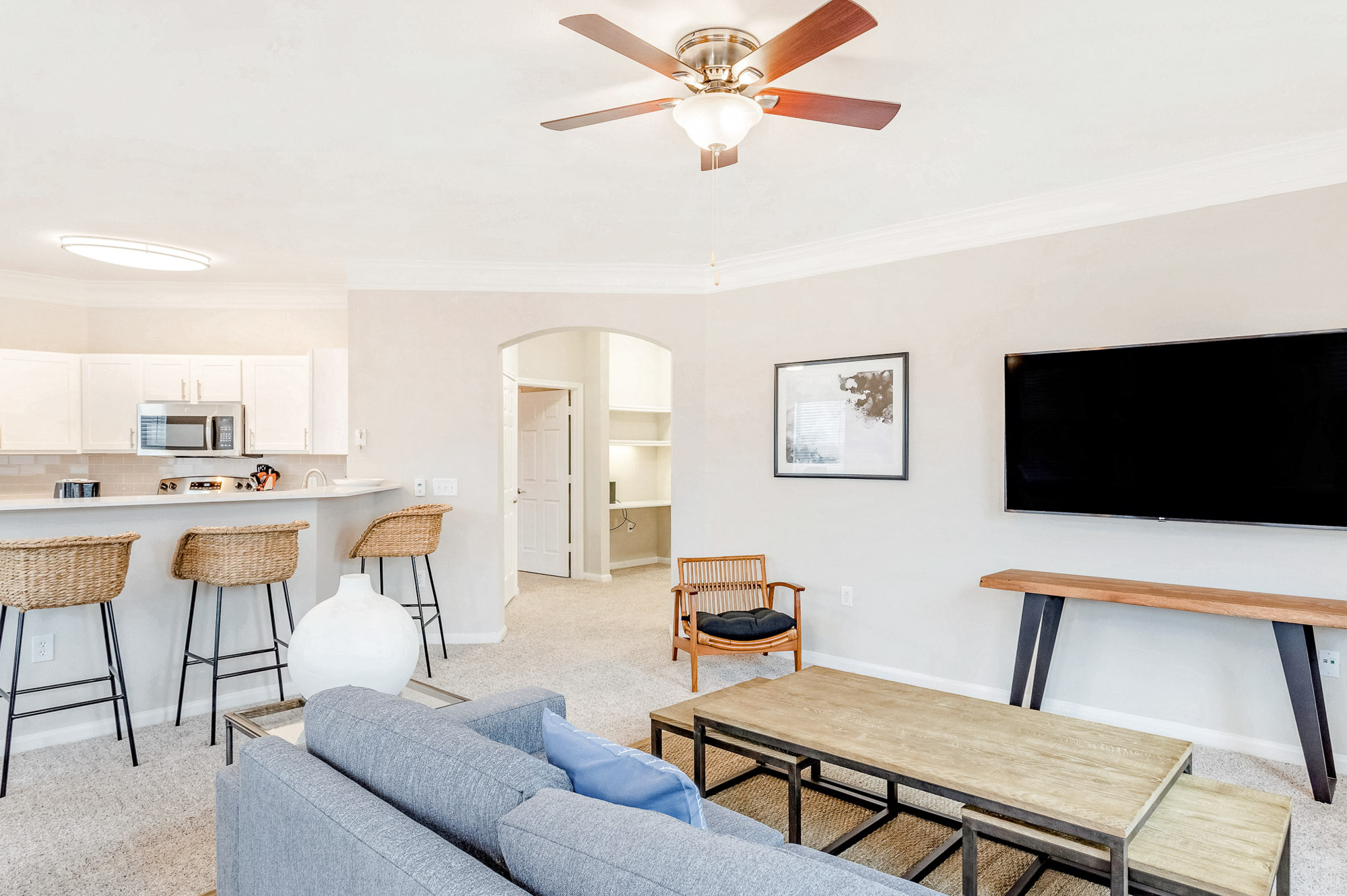 A living space at The Villas at Shadow Creek apartments in Houston, TX.