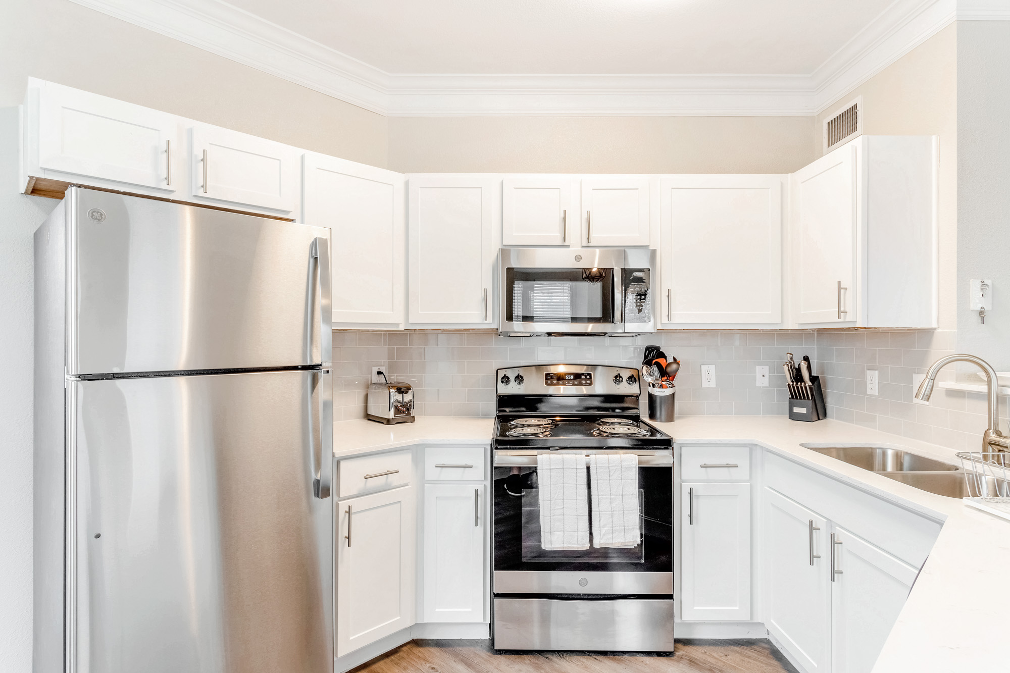 A kitchen at The Villas at Shadow Creek apartments in Houston, TX.