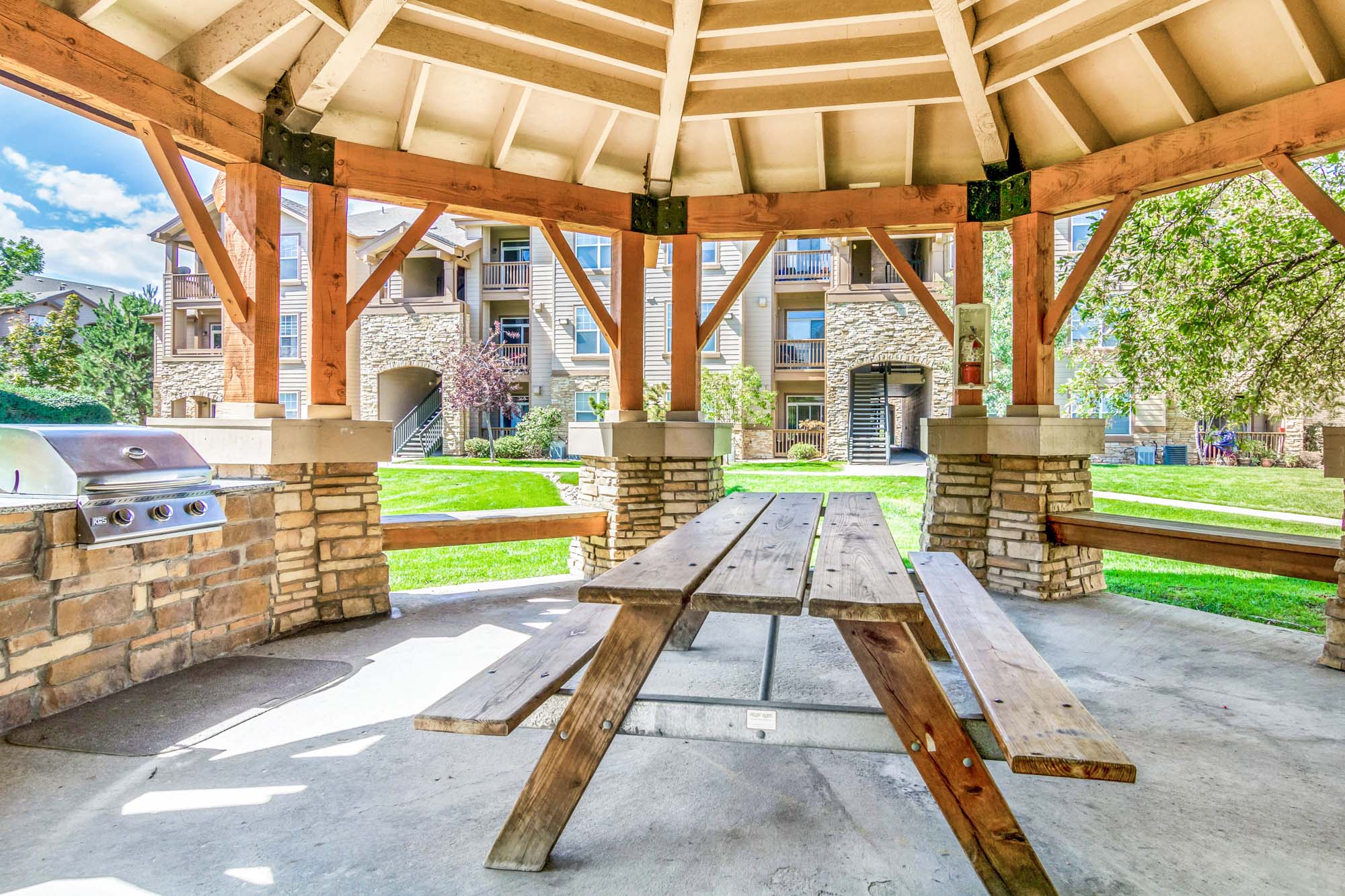 A picnic area at The Village at Legacy Ridge apartments in Westminster, CO.