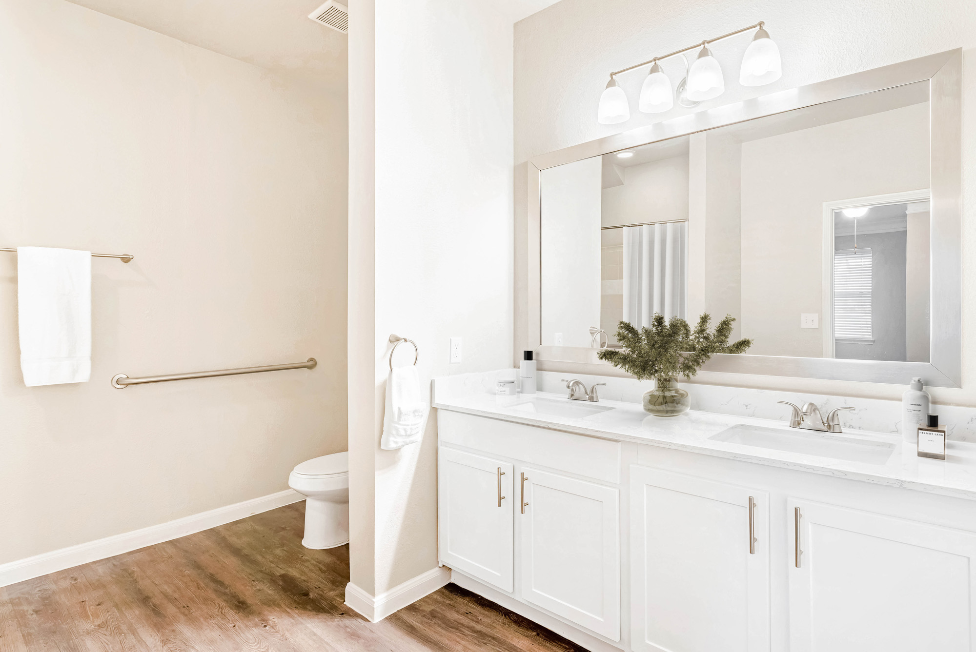 A bathroom at The Villas at Shadow Creek apartments in Houston, TX.