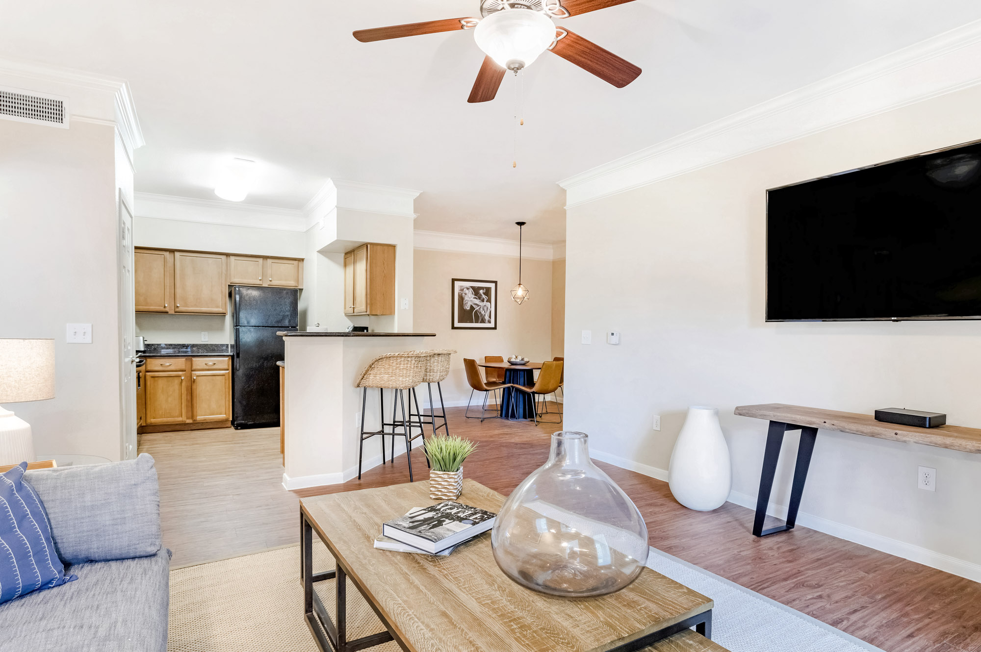 A living space at The Villas at Shadow Creek apartments in Houston, TX.