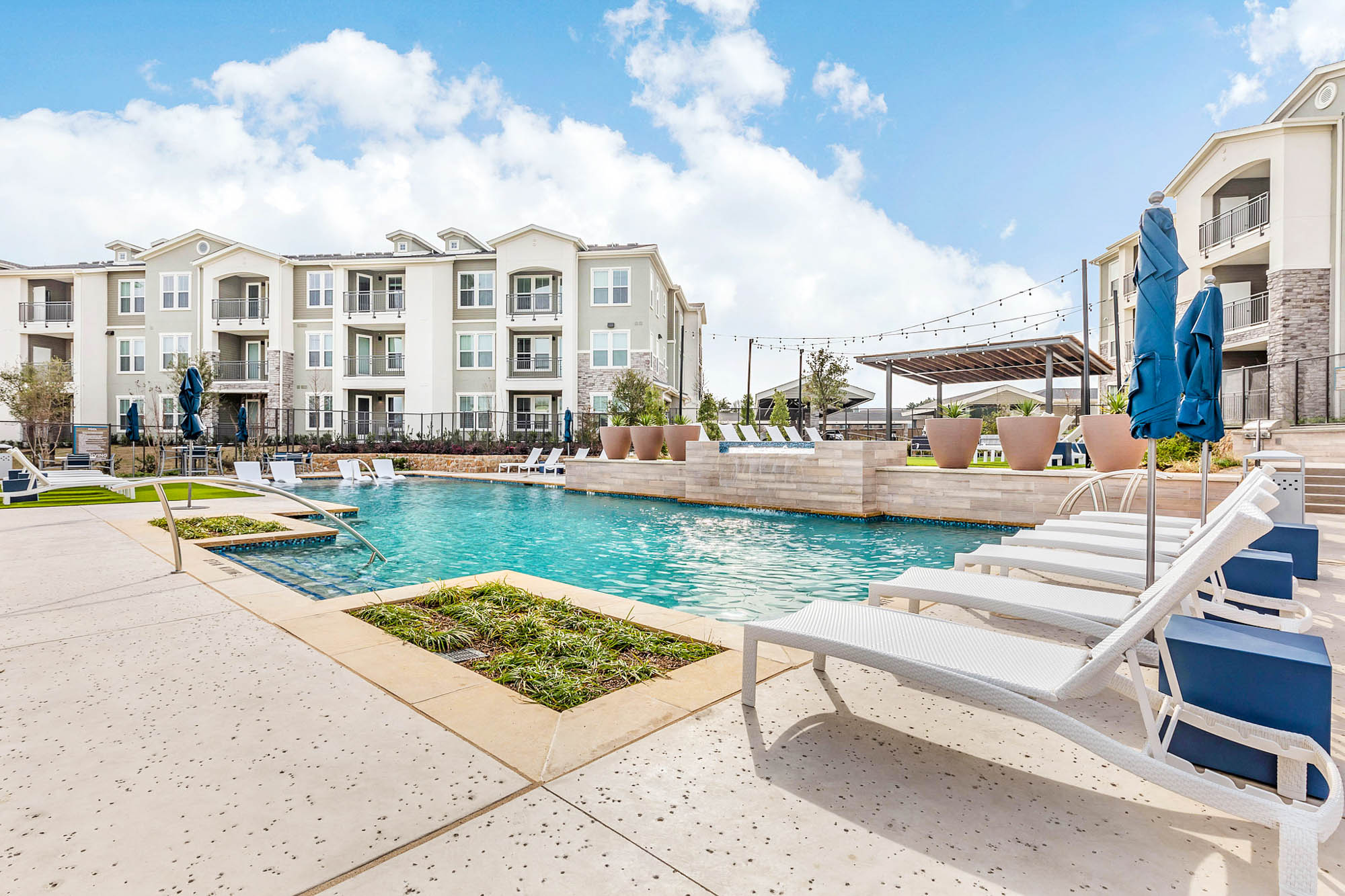 The pool at Embree Hill apartments in Dallas, TX.