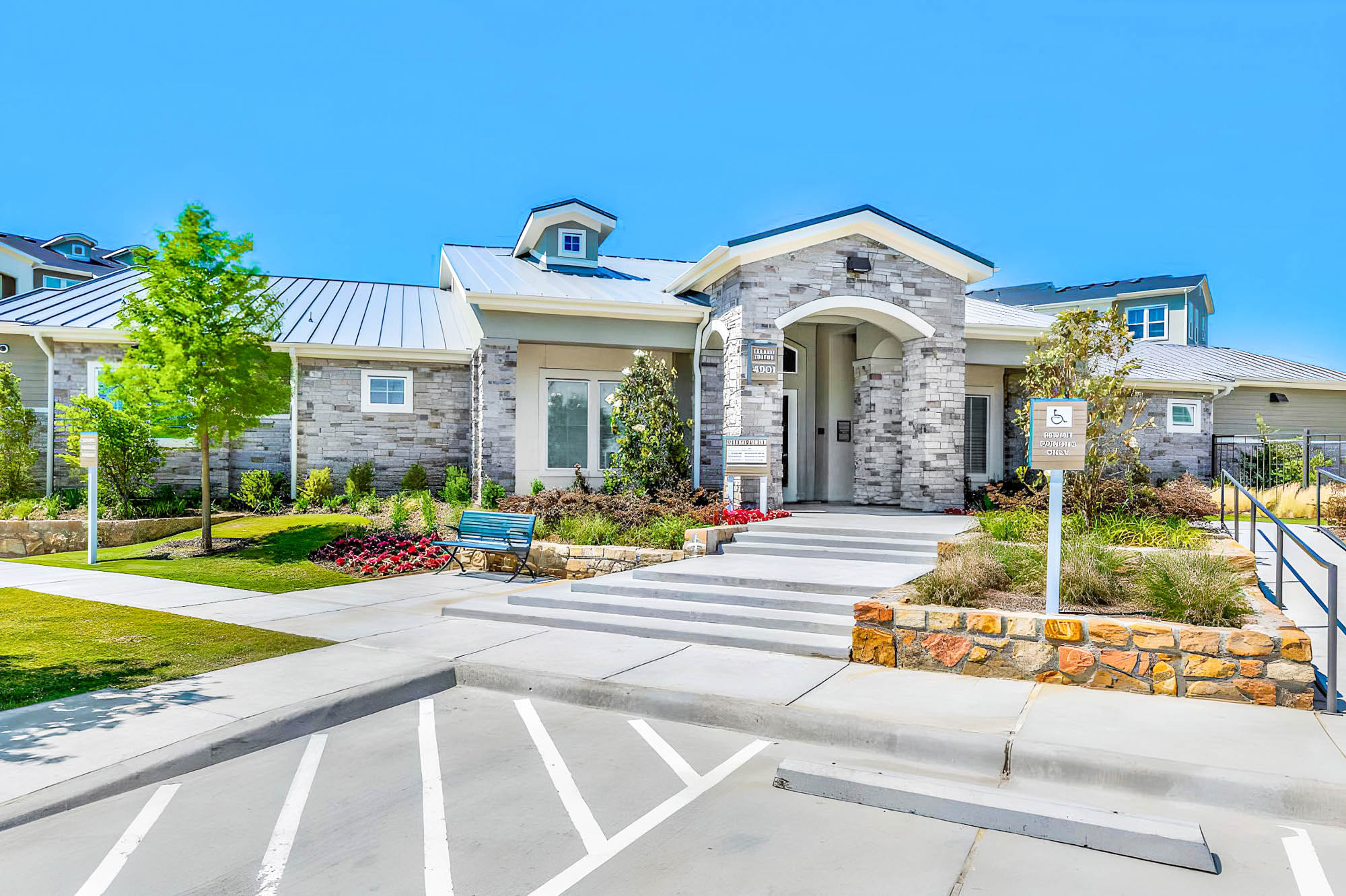 The exterior of an apartment building at Embree Hill in Dallas, TX.