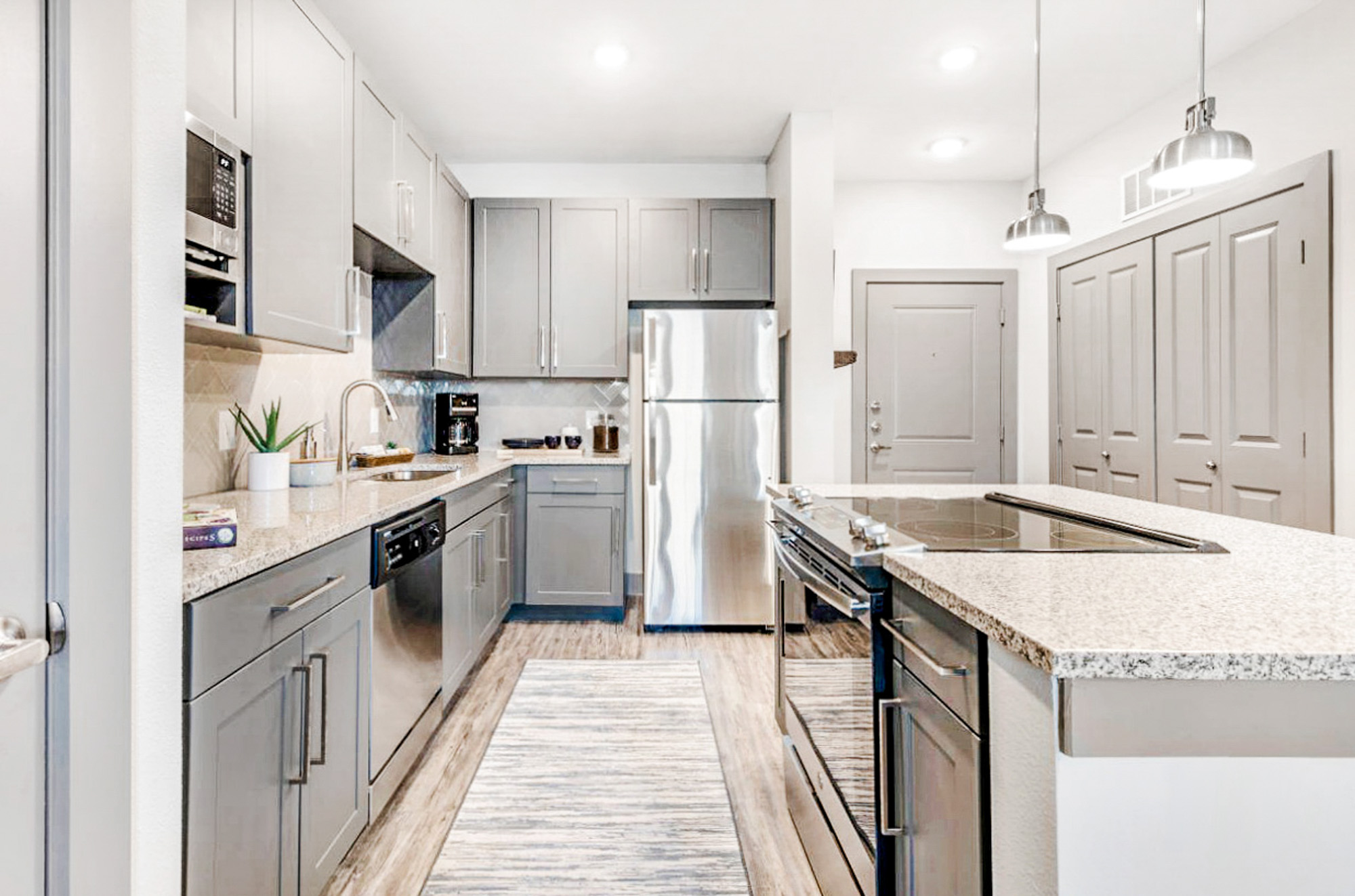 A kitchen at Embree Hill apartments in Dallas, TX