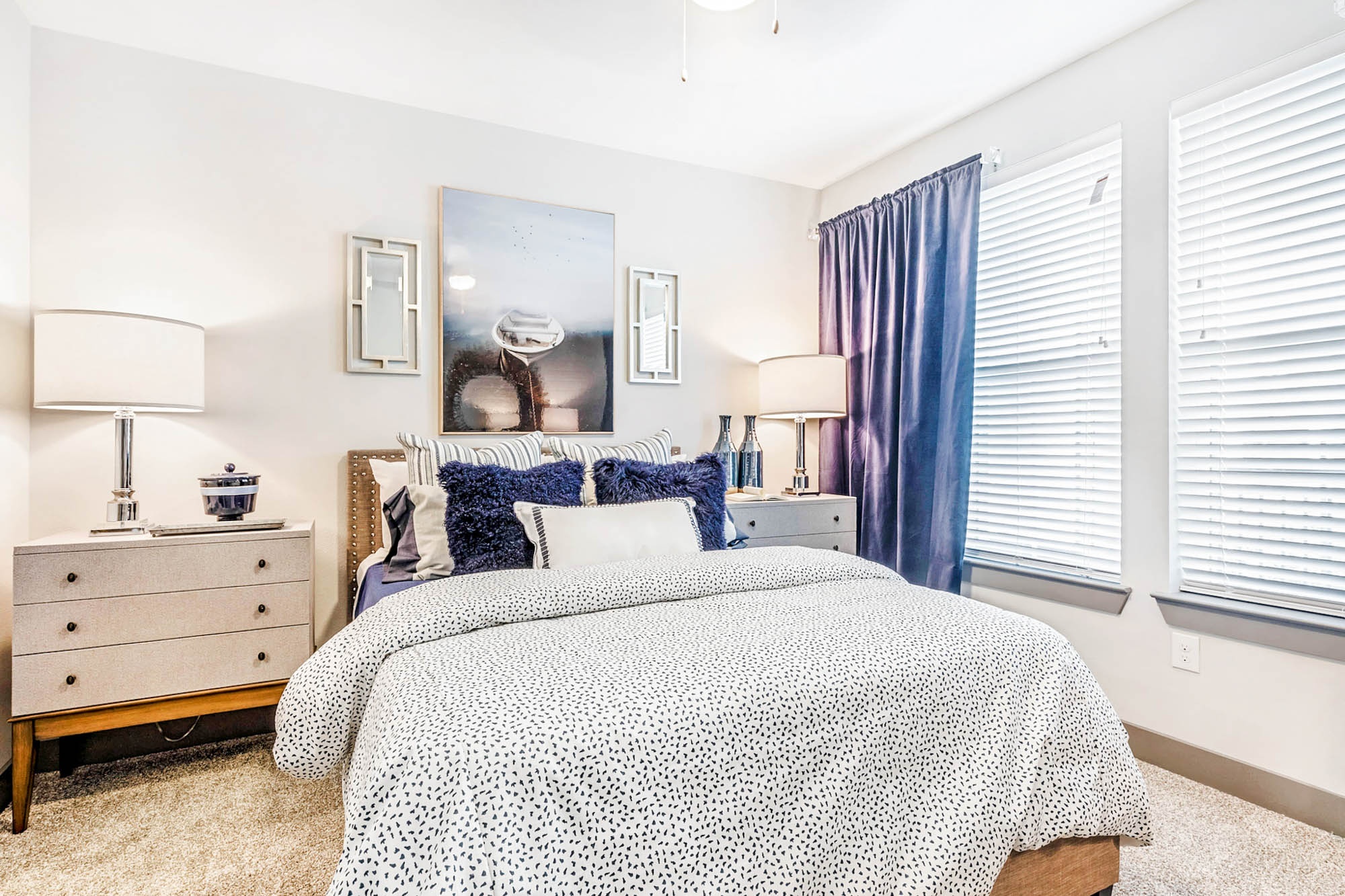 The bedroom of an apartment at Embree Hill in Dallas, TX.