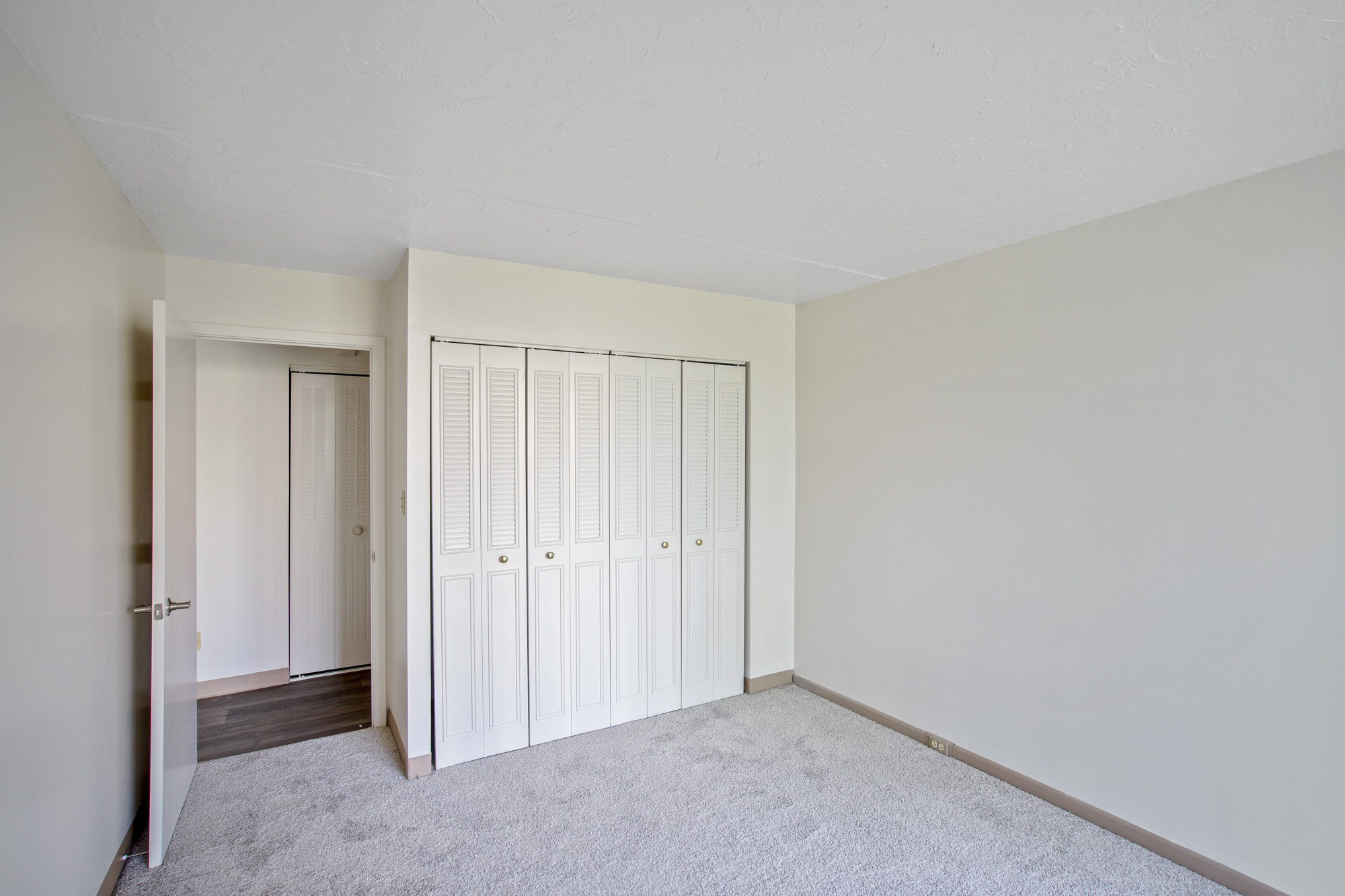 A bedroom at Independence Place apartments in Parma Heights, OH