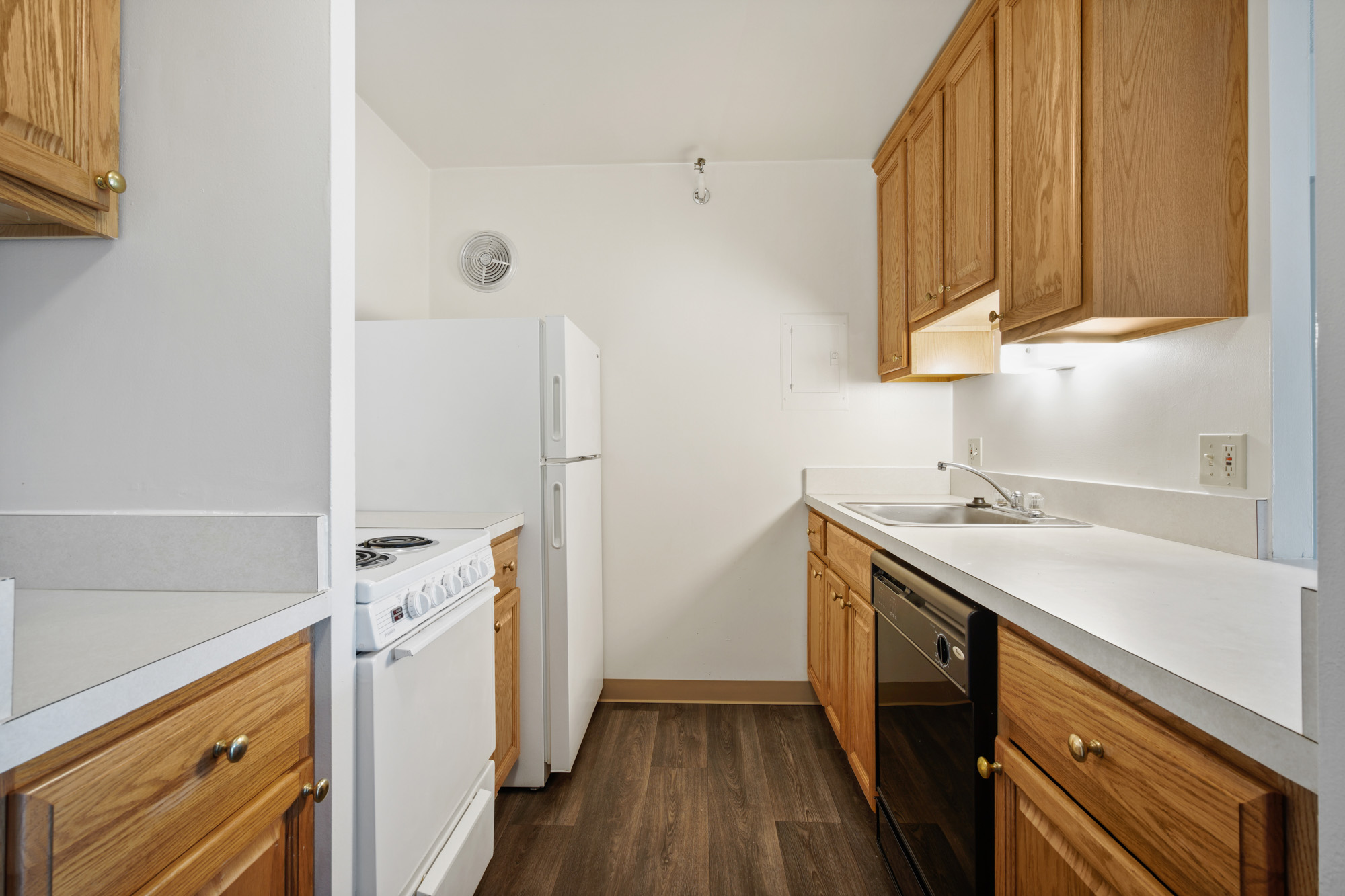 The kitchen at Independence Place apartments in Parma Heights, OH