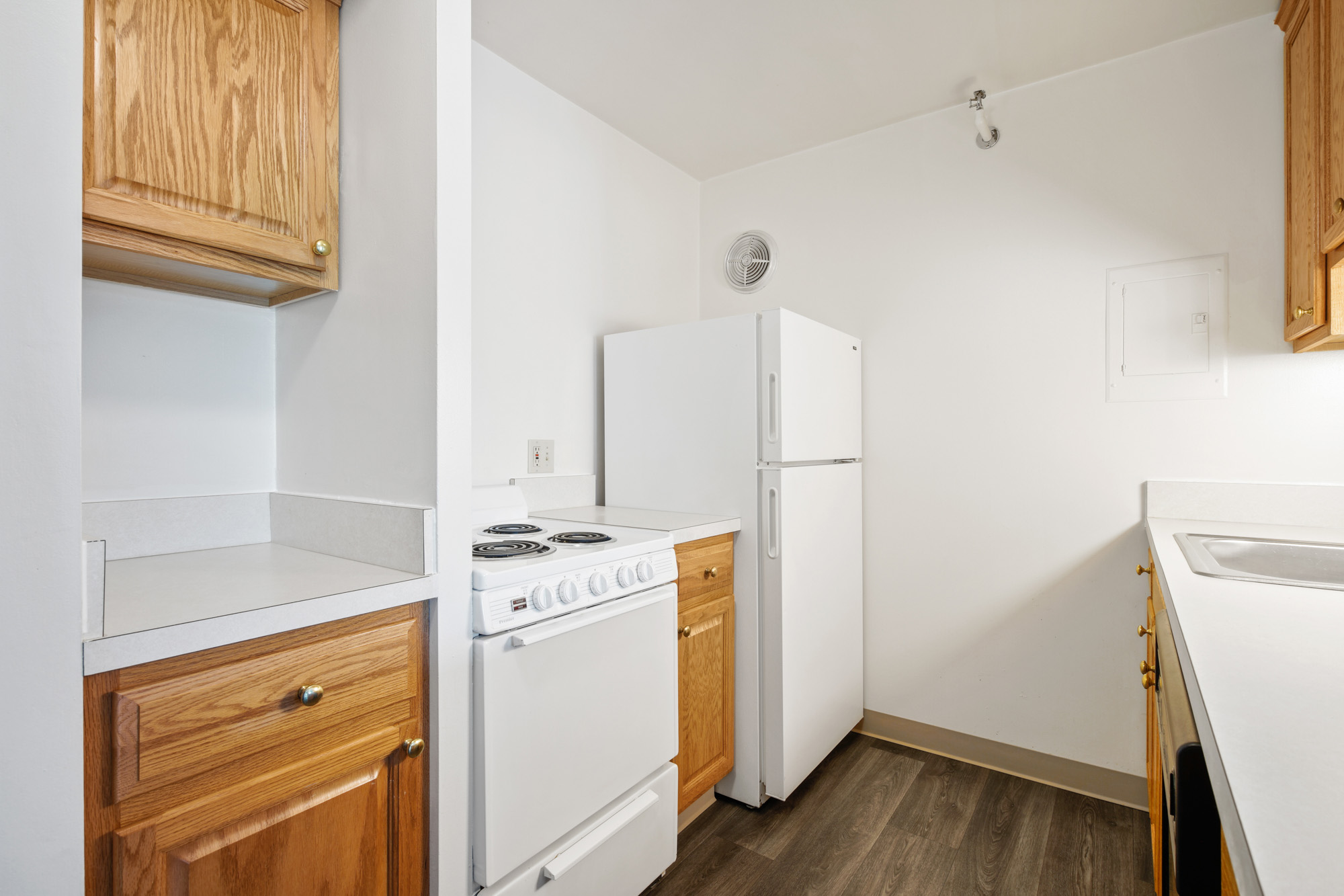 The kitchen at Independence Place apartments in Parma Heights, OH