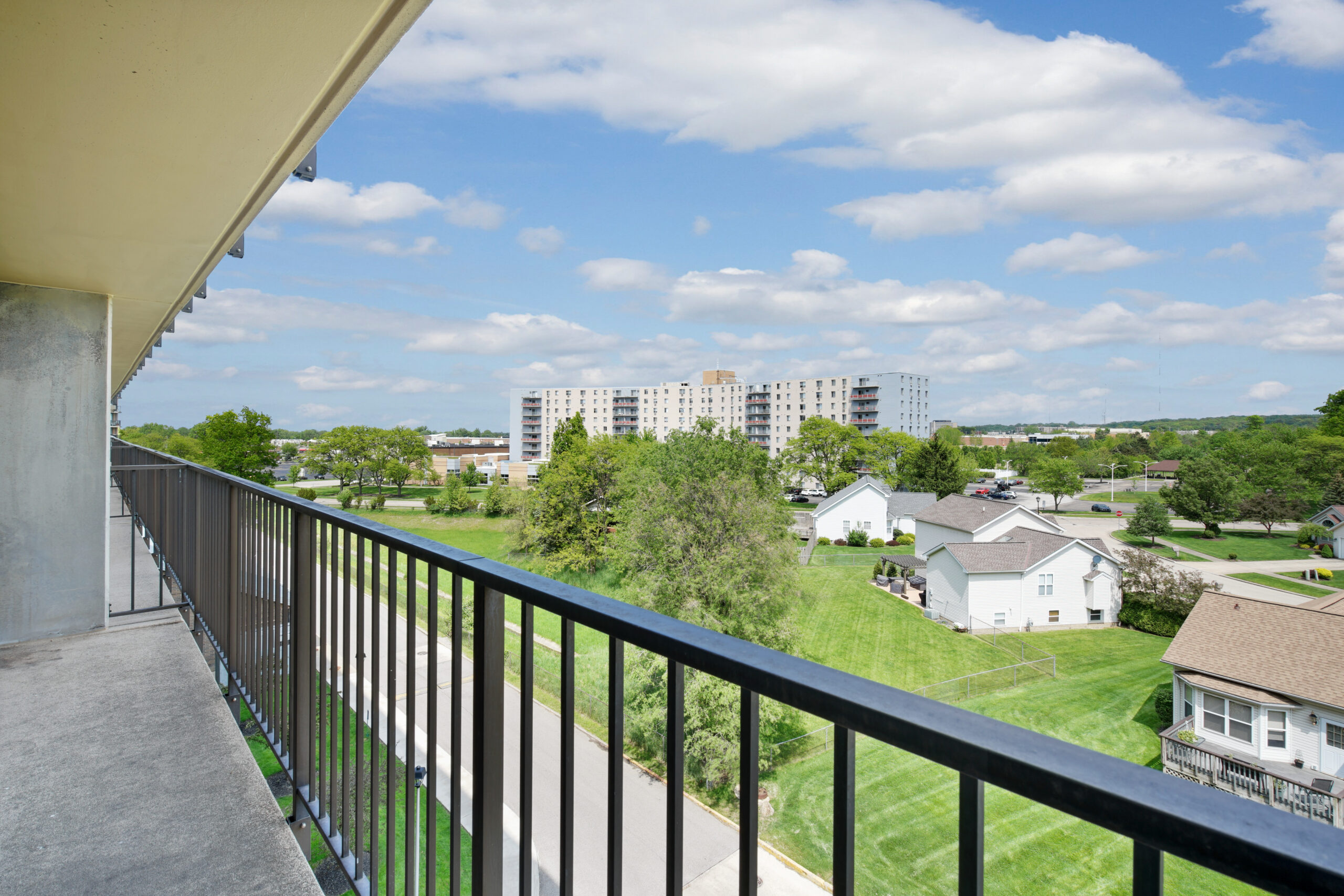 Outdoor terrace at Independence Place apartments in Parma Heights, OH