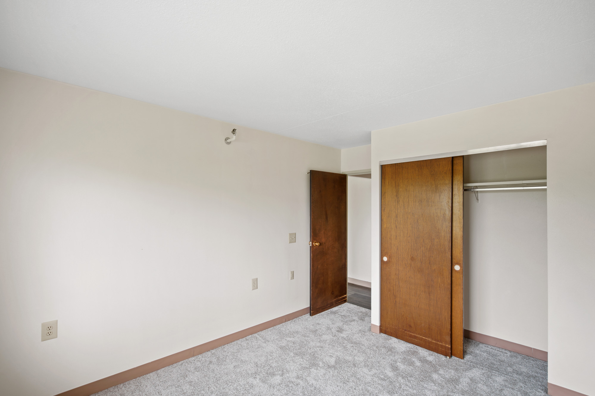 A bedroom at Independence Place apartments in Parma Heights, OH