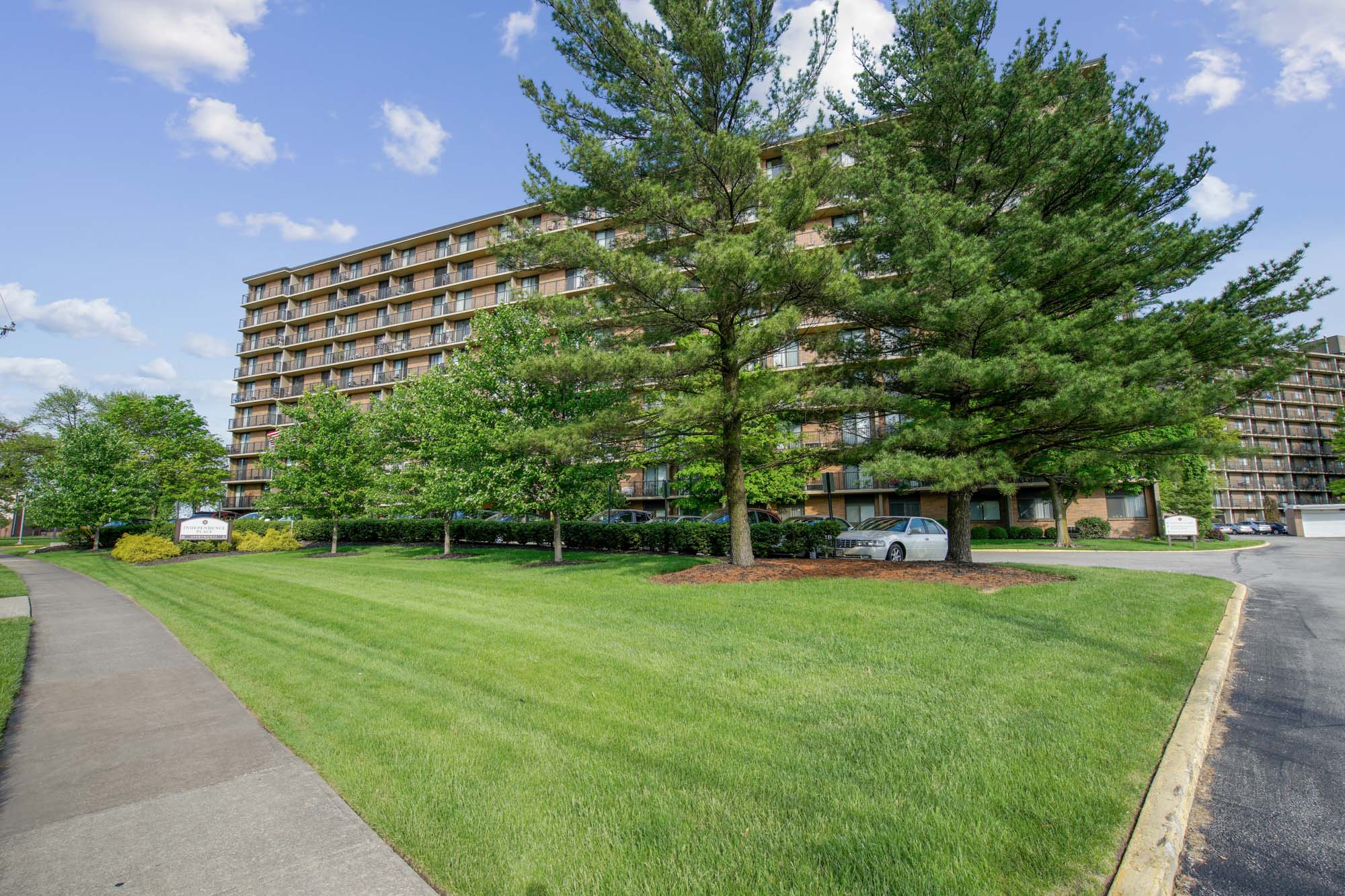 Corner angle view of Independence Place apartments in Parma Heights, OH