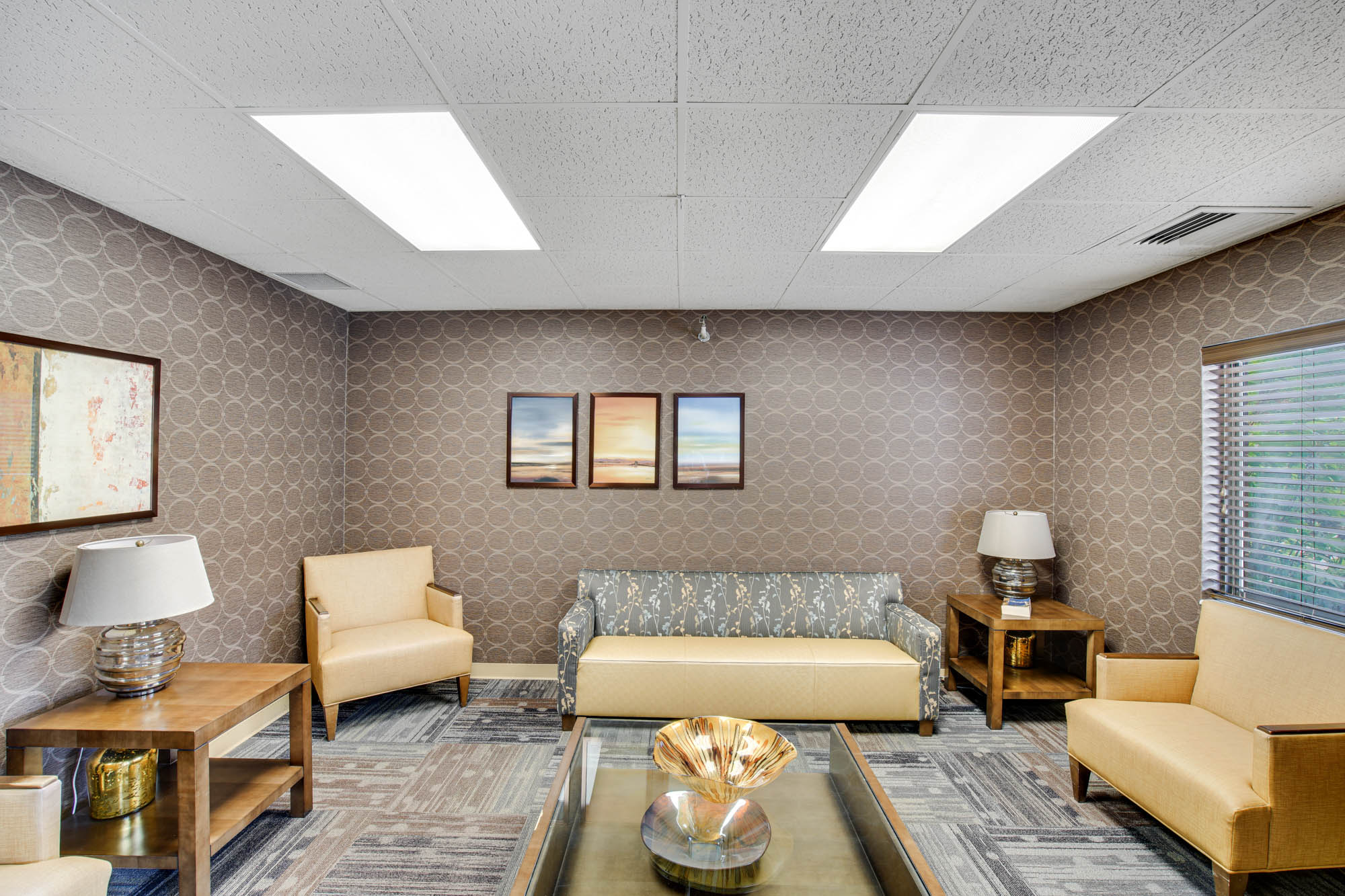 Seating Area at Independence Place apartments in Parma Heights, Ohio