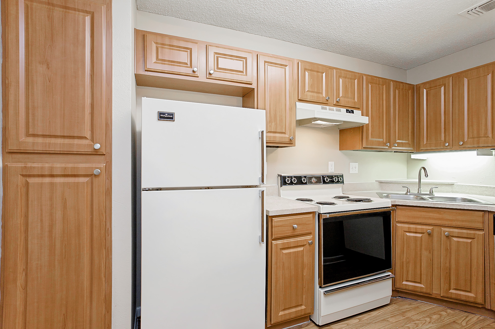 The kitchen of an apartment at The Arbors of Wells Branch in Austin, TX.