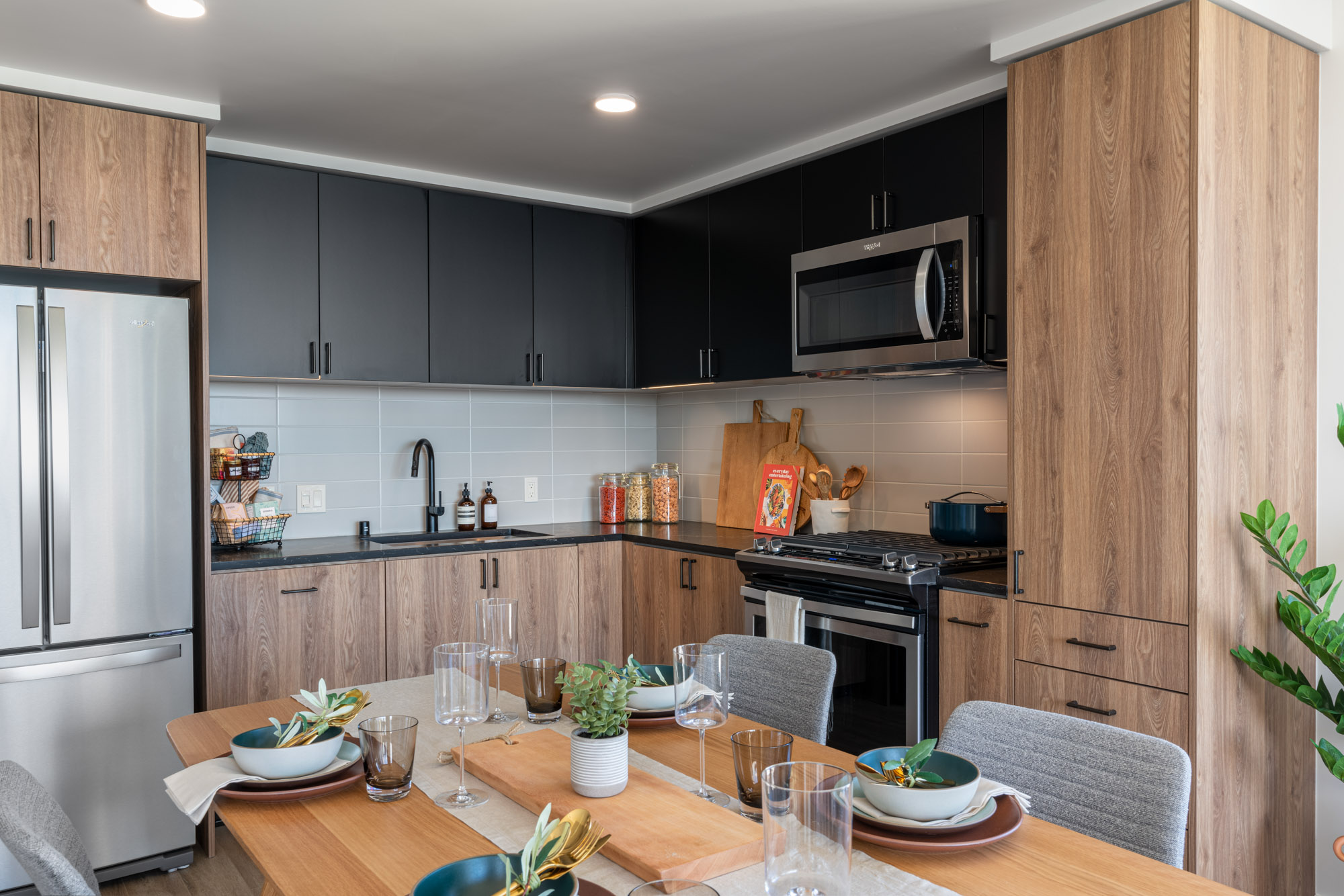 An apartment dining area at The George apartments in San Francisco, CA