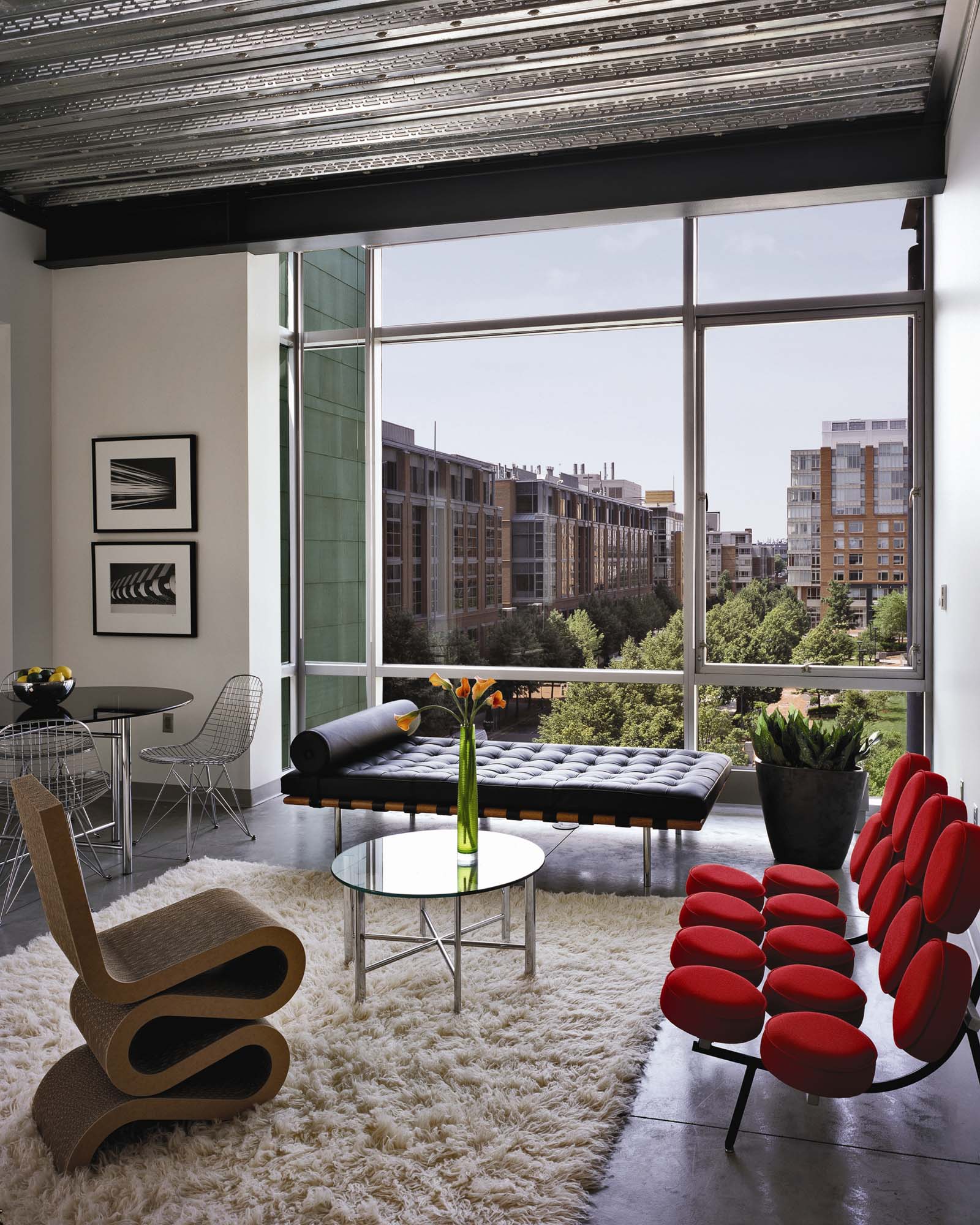 Living room at Loft23 apartments in University Park in Cambridge, MA