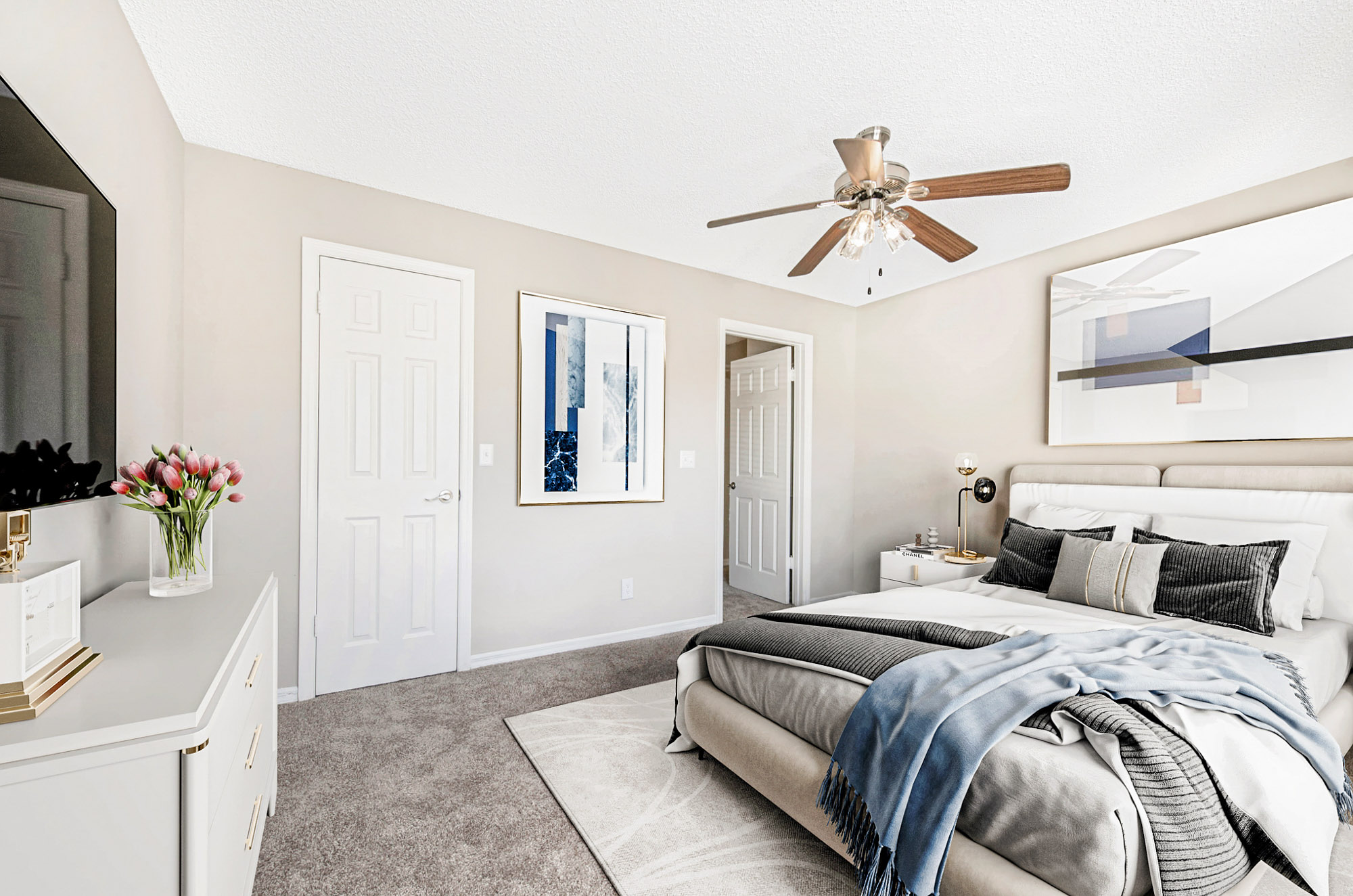 The interior of a bedroom at Oak Ramble apartments in Tampa, FL.