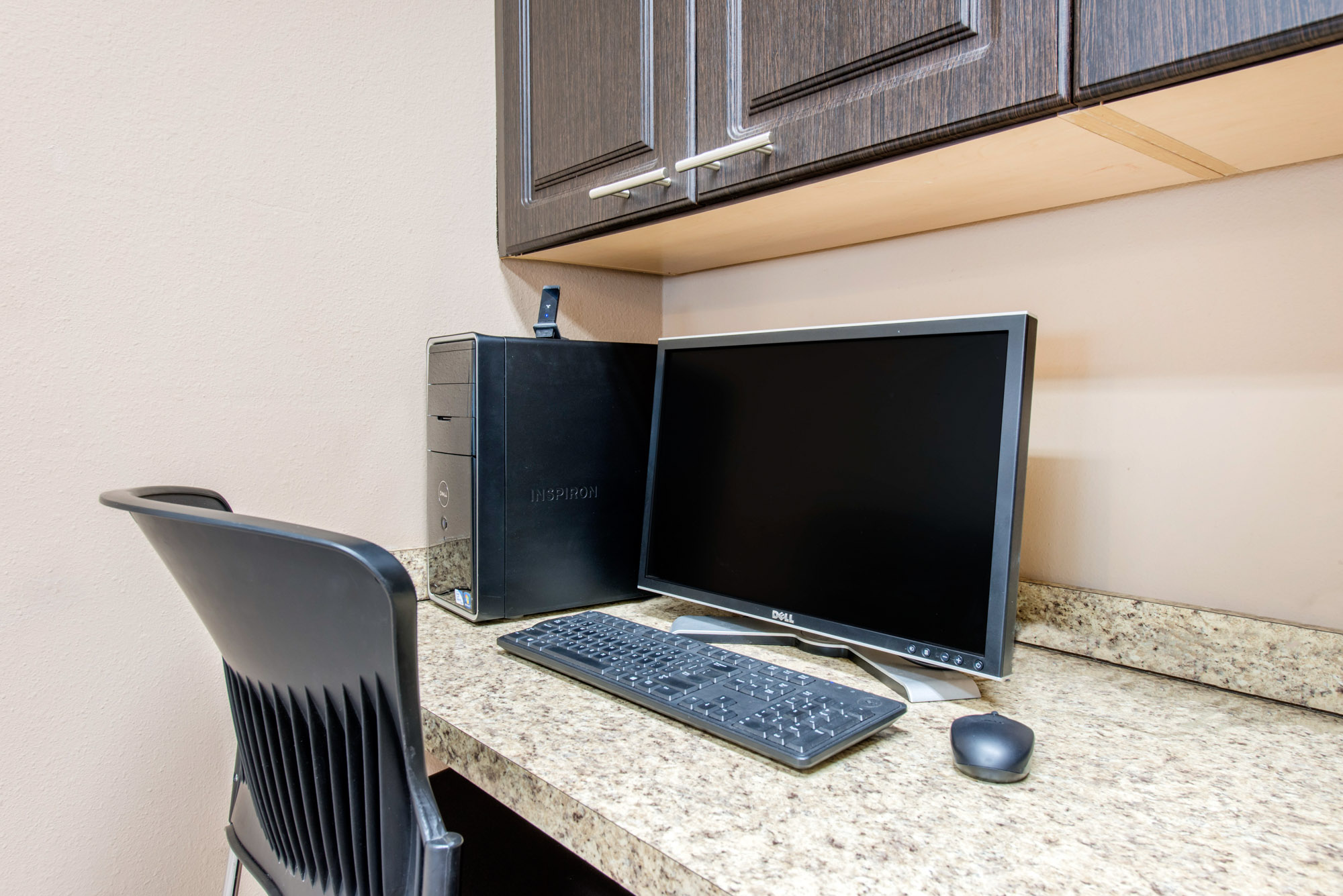 The office space at Oak Ramble apartments in Tampa, FL.